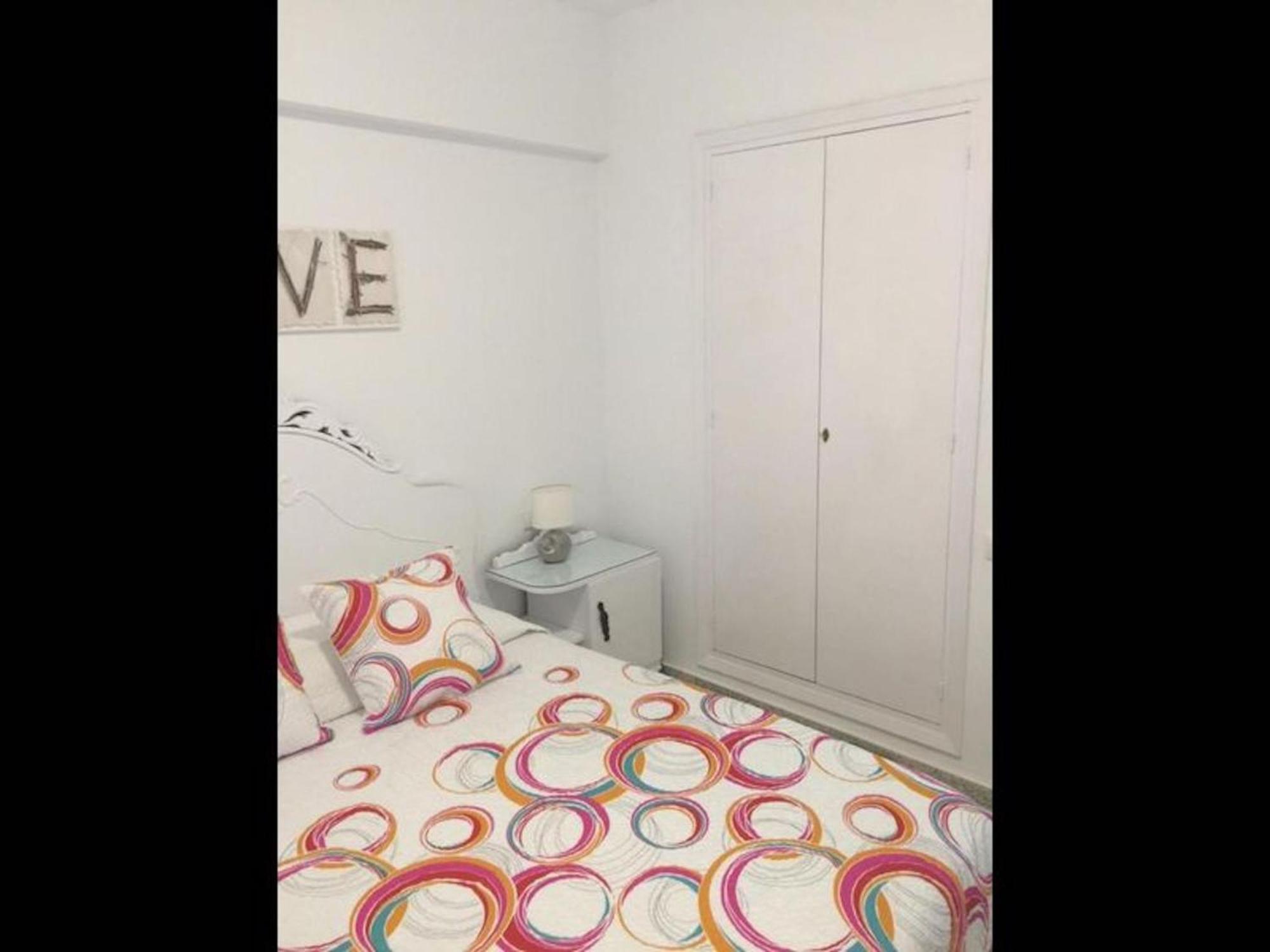 15 Minutes Walk To The Centre And 3 Bedroom Deluxe -esp1yr Apartment