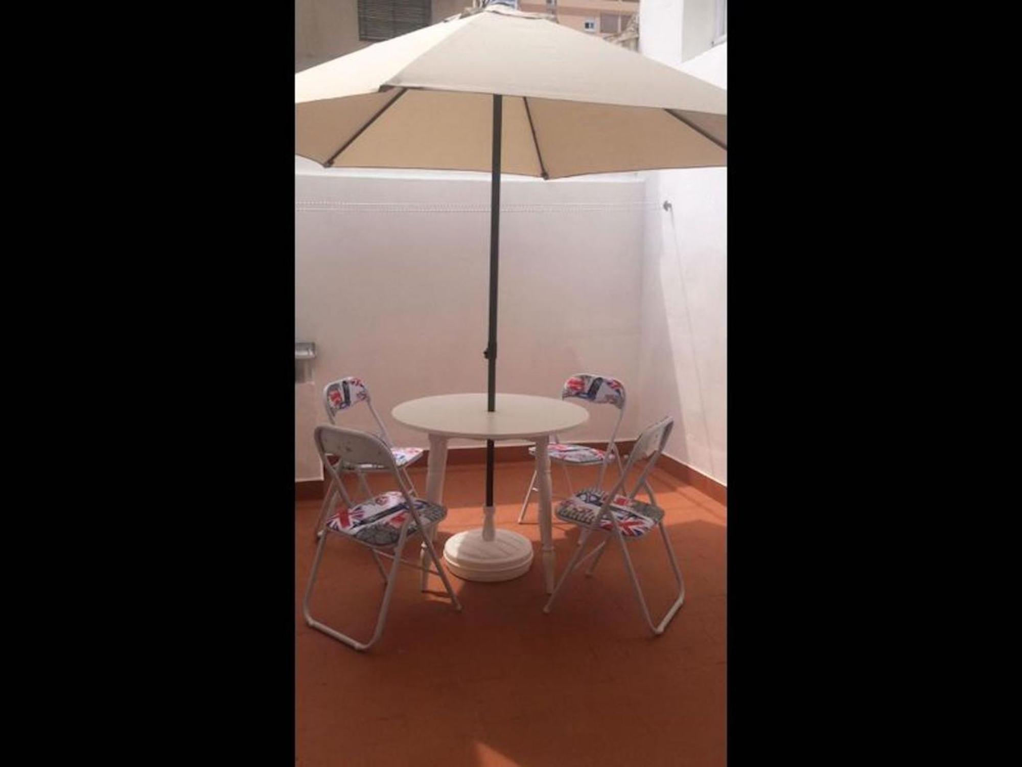 15 Minutes Walk To The Centre And 3 Bedroom Deluxe -esp1yr Apartment Alicante