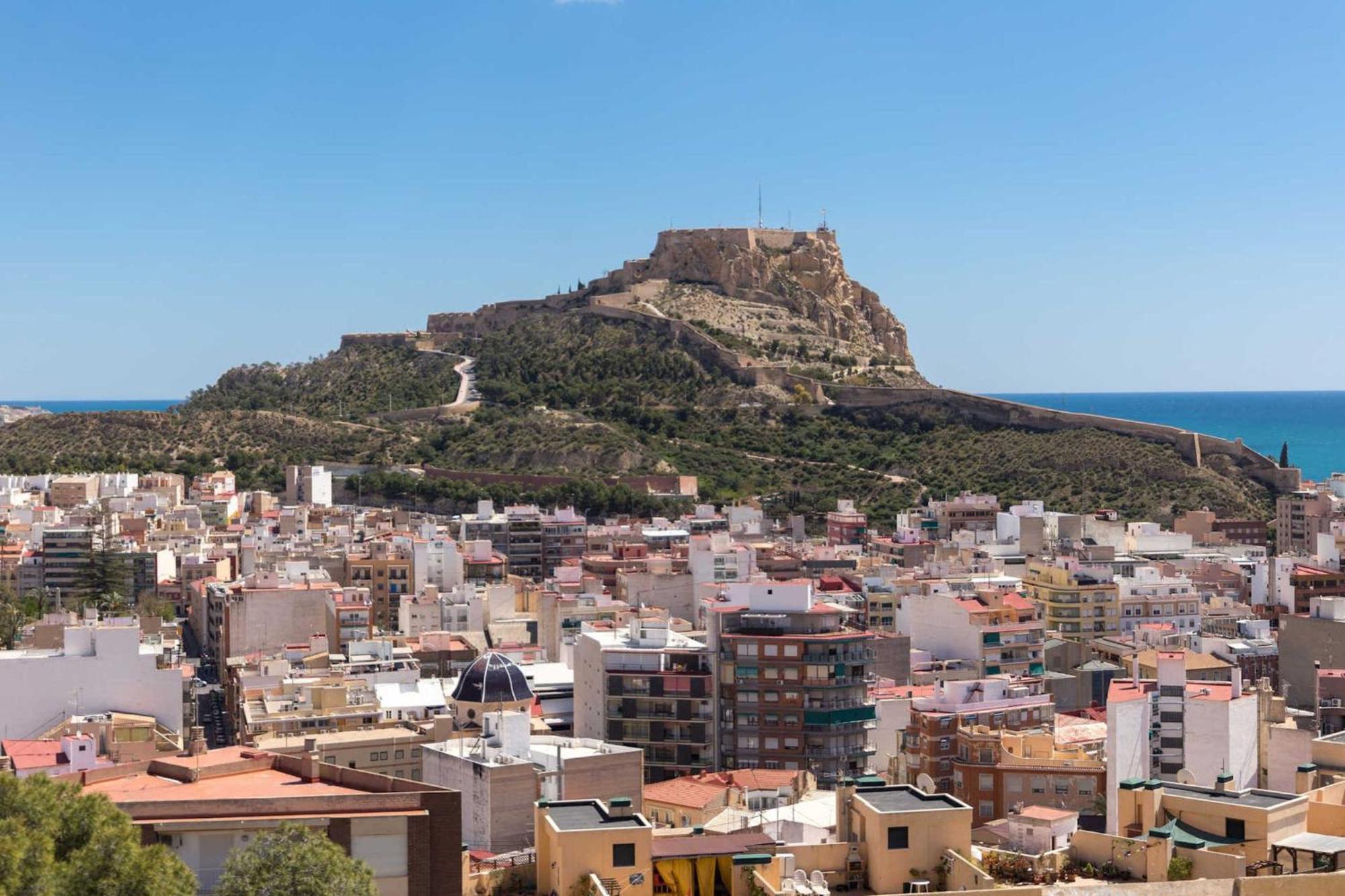 15 Minutes Walk To The Centre And 3 Bedroom Deluxe -esp1yr * Alicante