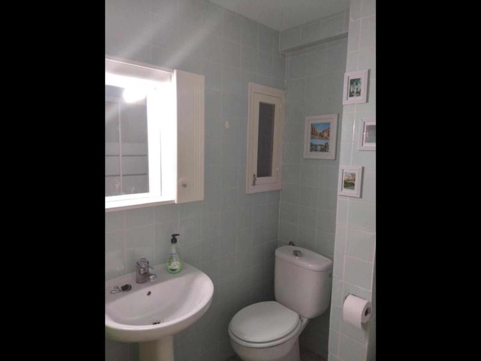 Apartment 15 Minutes Walk To The Centre And 3 Bedroom Deluxe -esp1yr