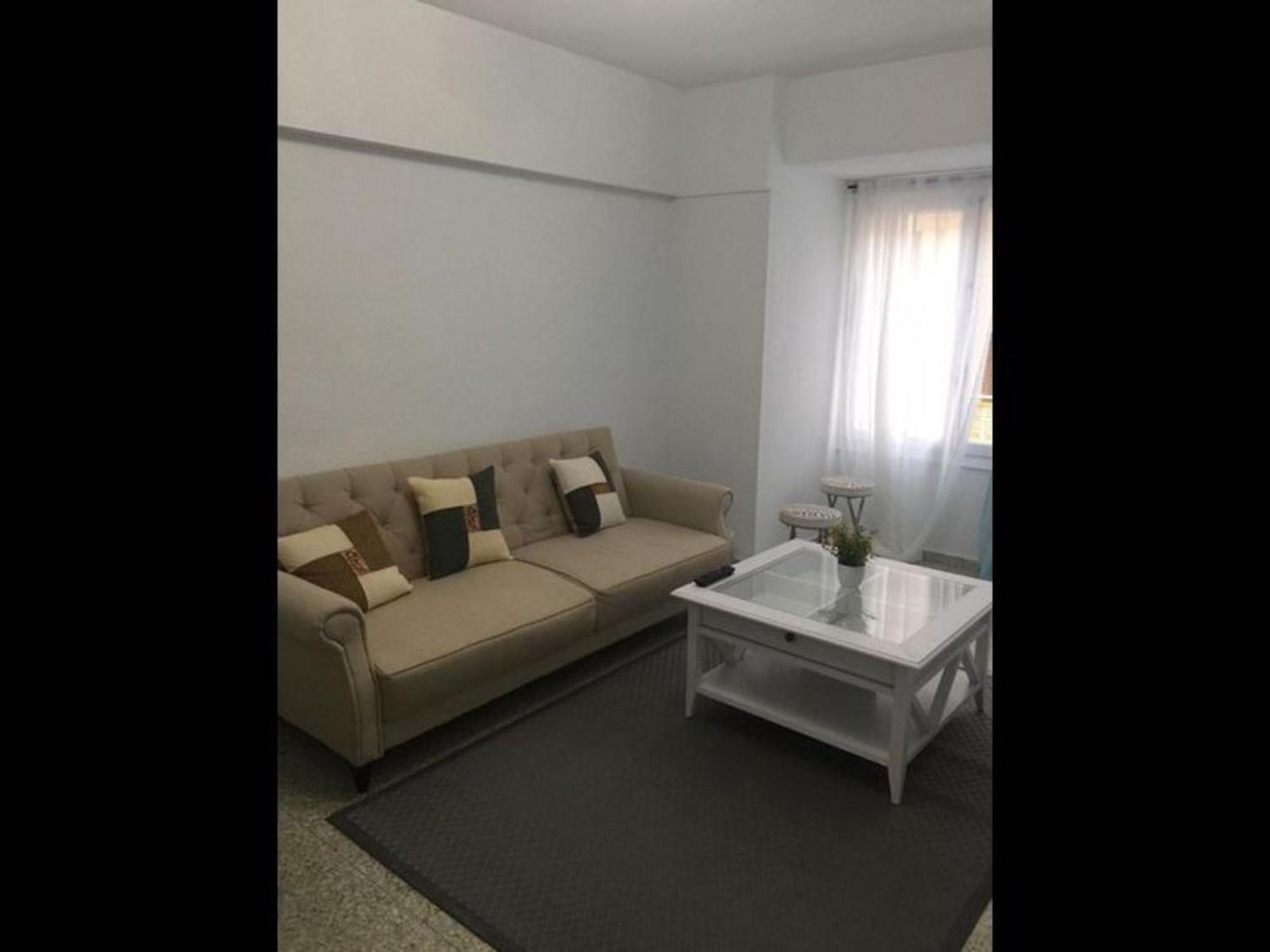 15 Minutes Walk To The Centre And 3 Bedroom Deluxe -esp1yr