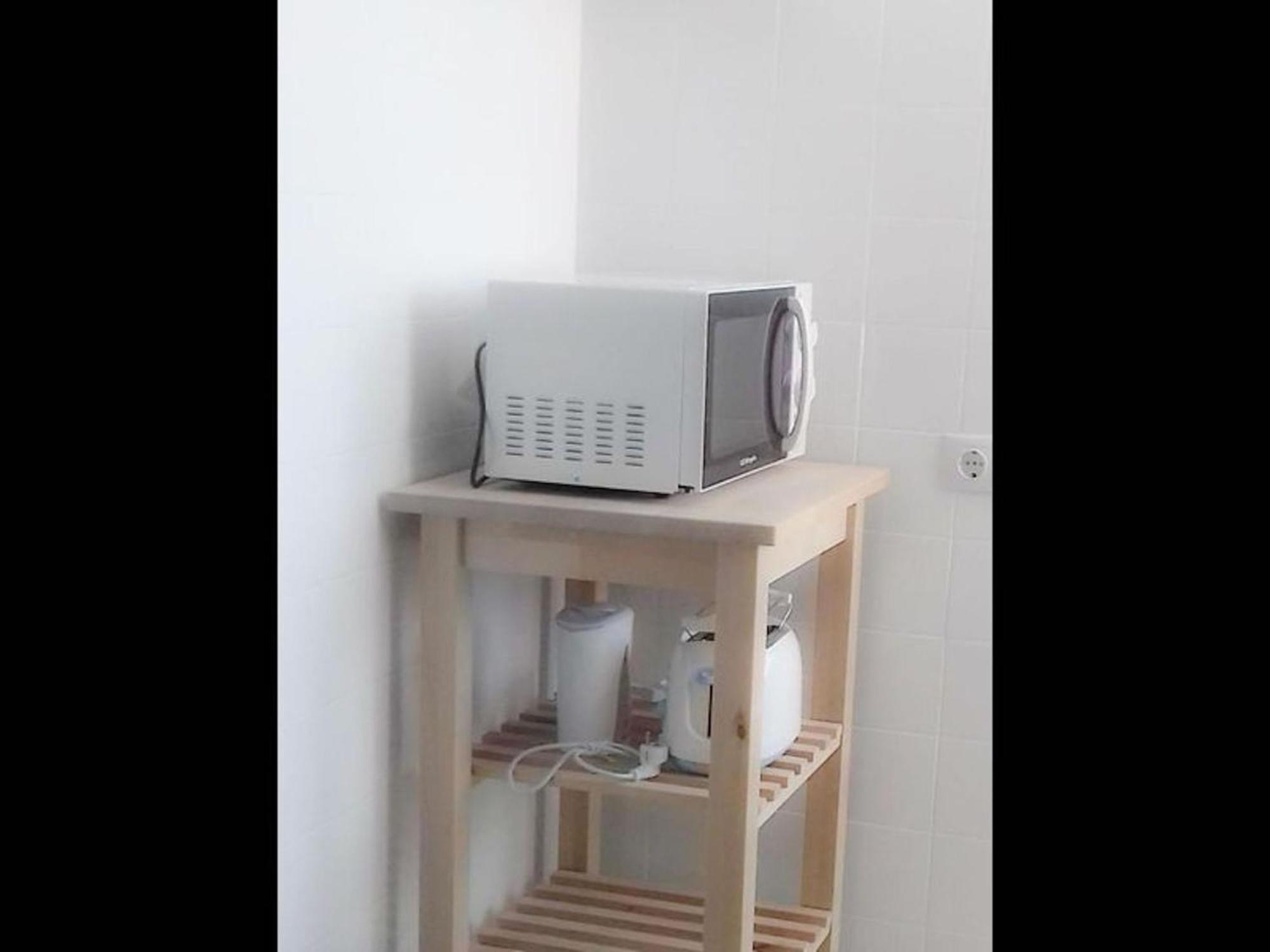 Lots Of Sunlight 3 Bedroom With Balcony Air Conditioning Sys3yr *