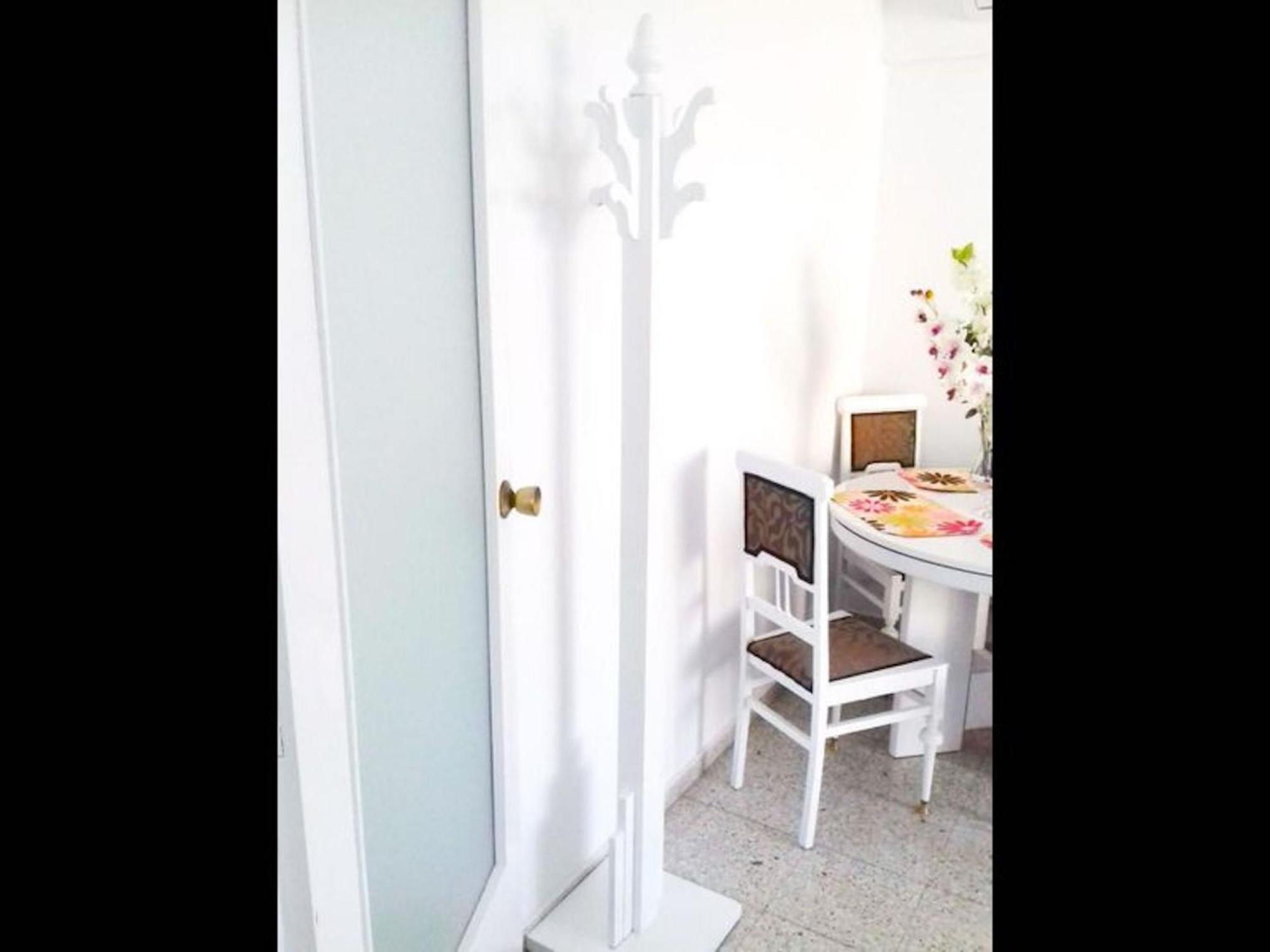 Lots Of Sunlight 3 Bedroom With Balcony Air Conditioning Sys3yr Apartment