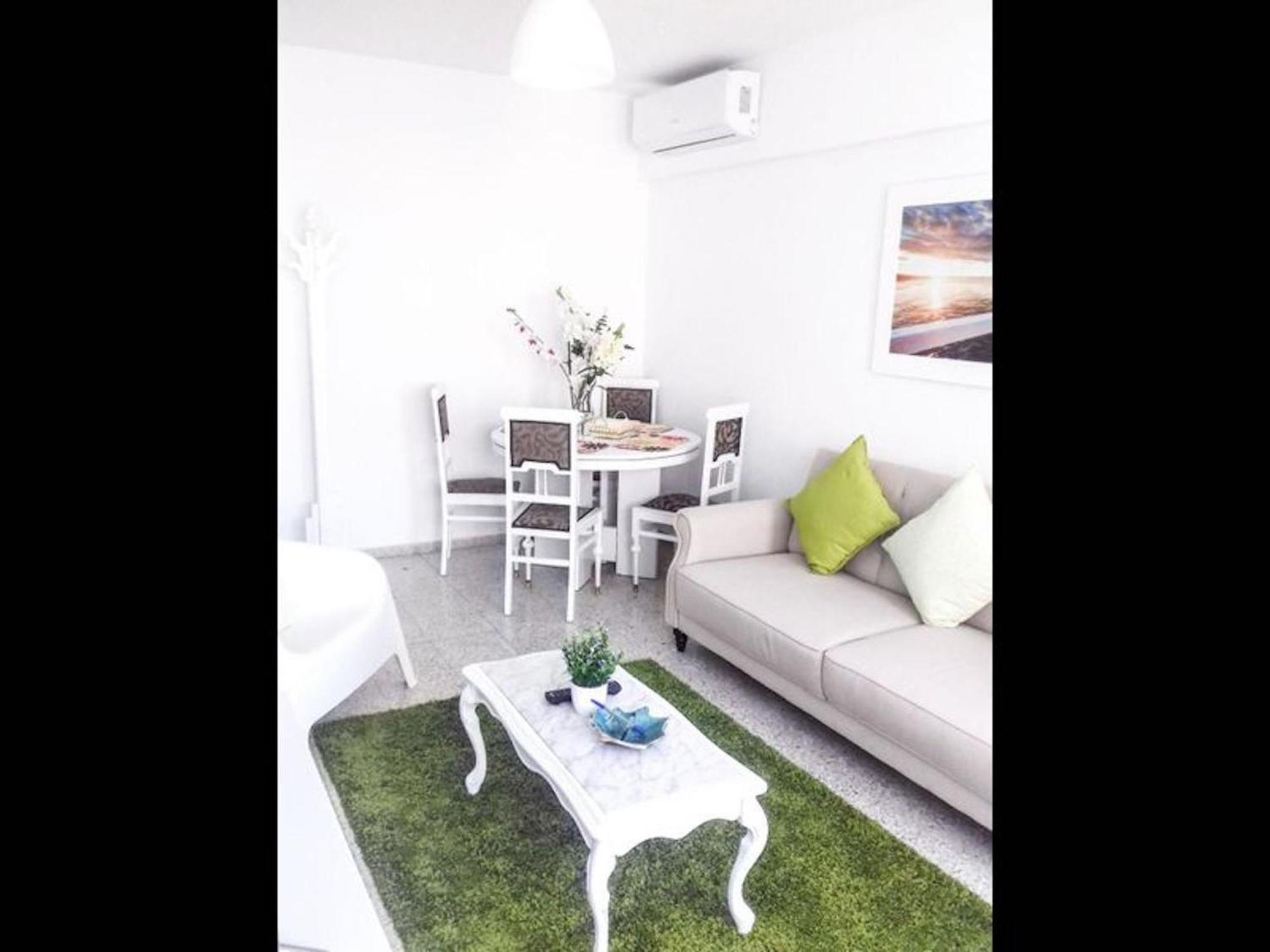 Lots Of Sunlight 3 Bedroom With Balcony Air Conditioning Sys3yr Apartment *