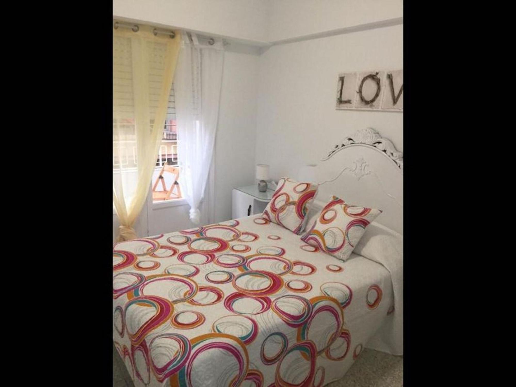 15 Minutes Walk To The Centre And 3 Bedroom Deluxe -esp1yr Alicante