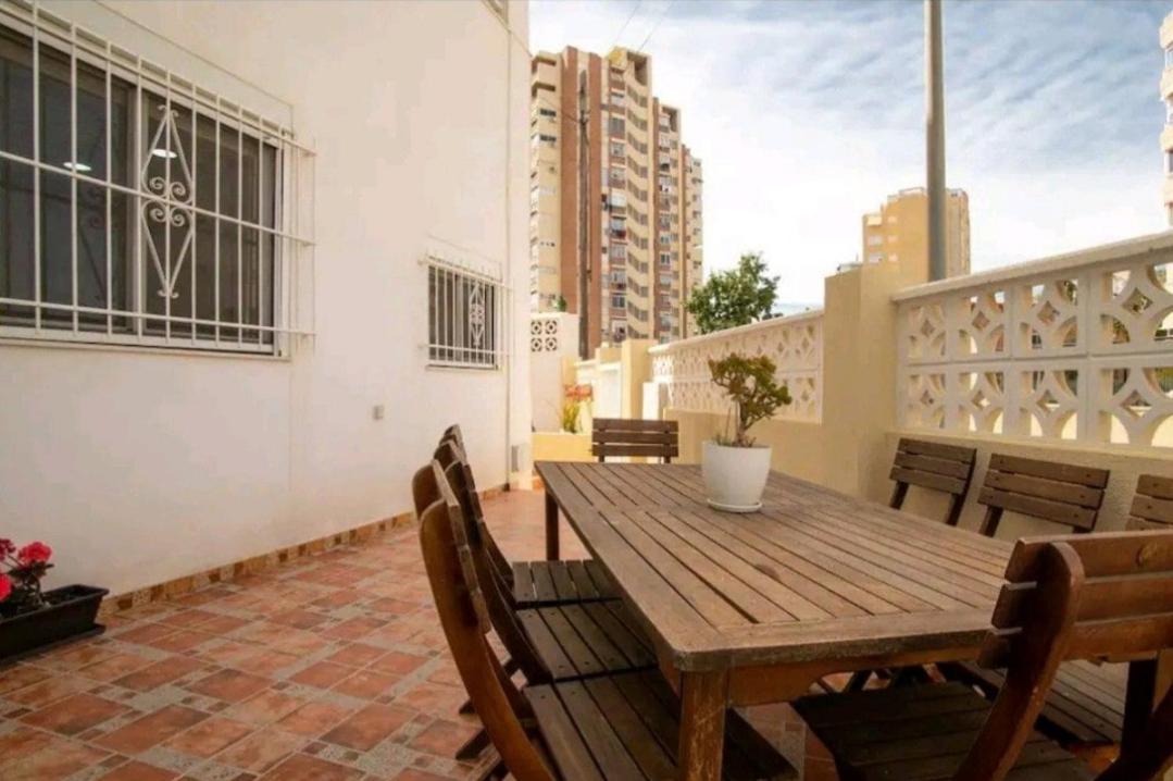 Apartment Stylish And Spacious -4 Minutes Walk To