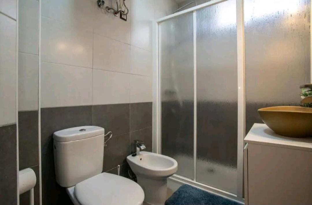 Apartment Stylish And Spacious -4 Minutes Walk To
