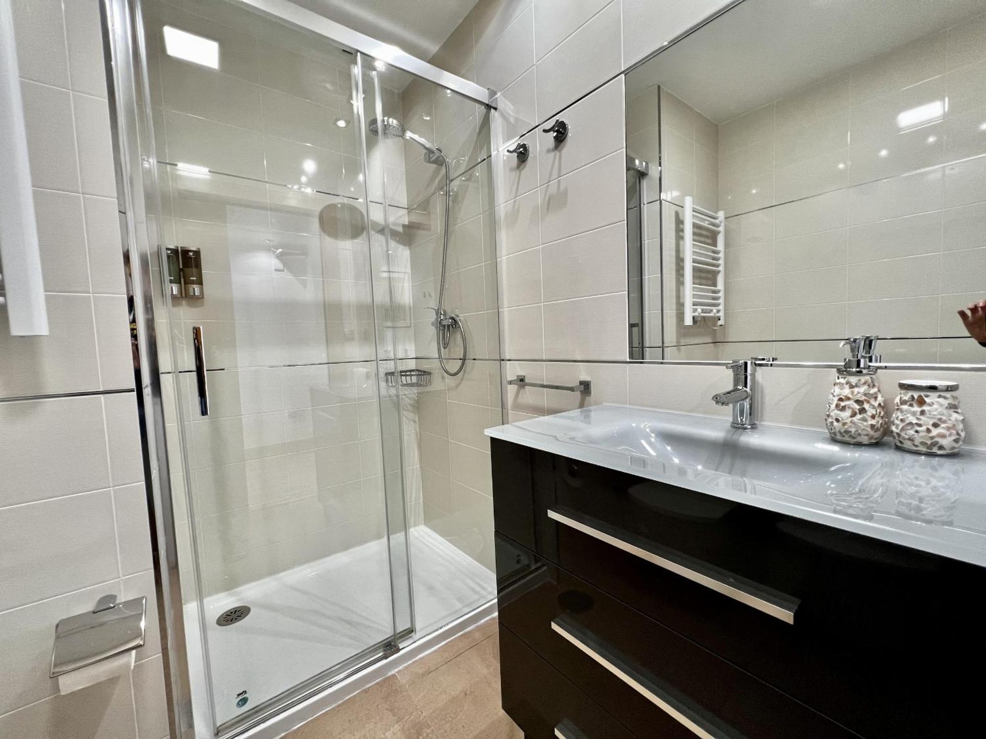 Riscal 9 By United Renters Apartment *