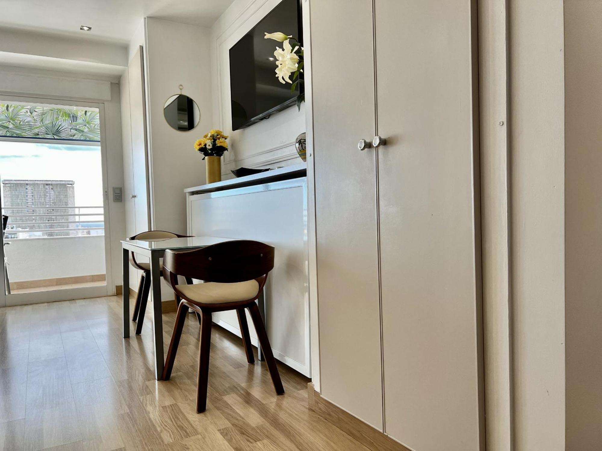 Apartment Riscal 9 By United Renters *