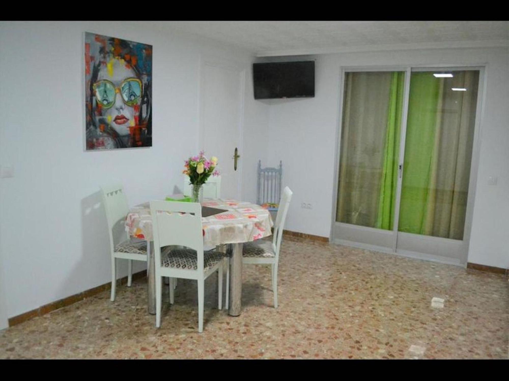1 Bedroom With Gallery Balcony Free Netflix, Air Conditioning Alicante