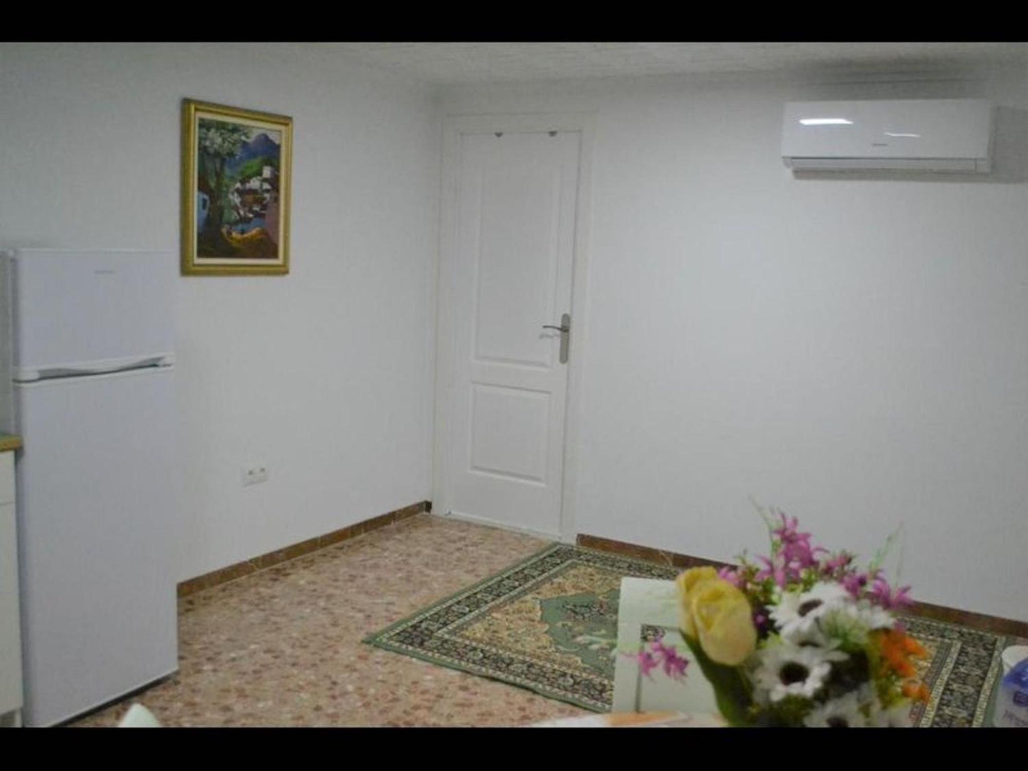 1 Bedroom With Gallery Balcony Free Netflix, Air Conditioning Apartment