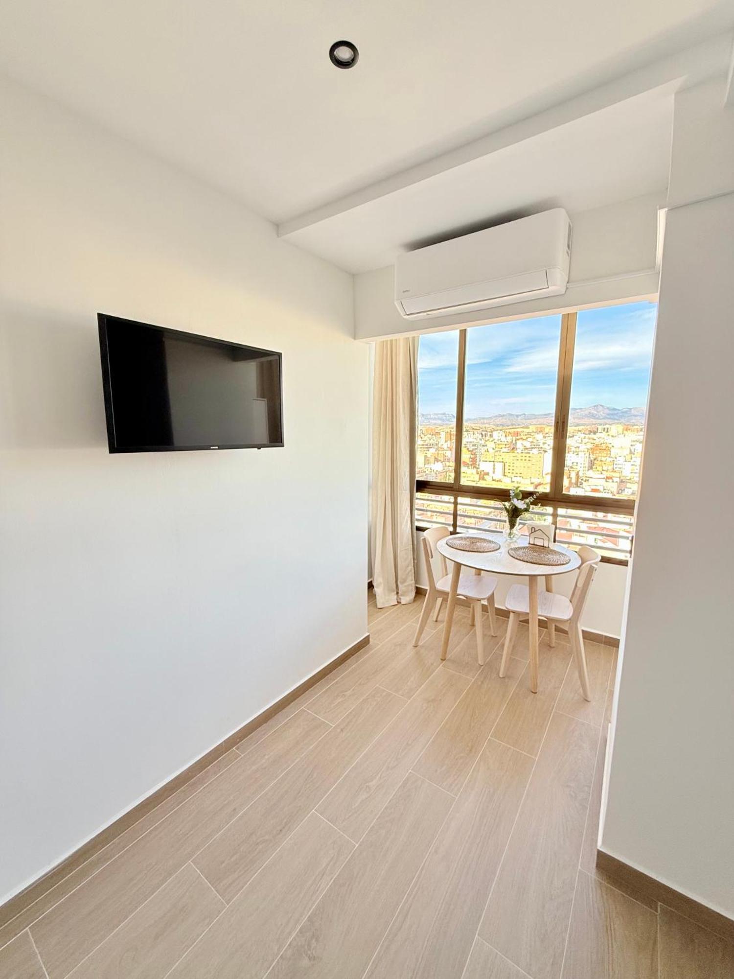 18th Floor Center Riscal Apartment *