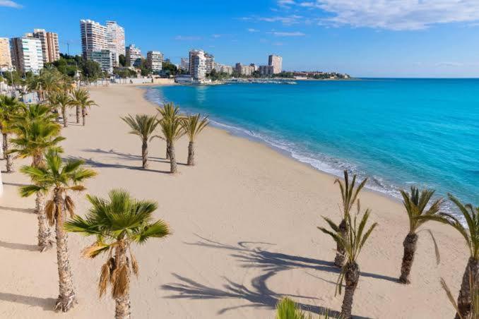 Adosado Con Piscina En La Playa Ferienhaus