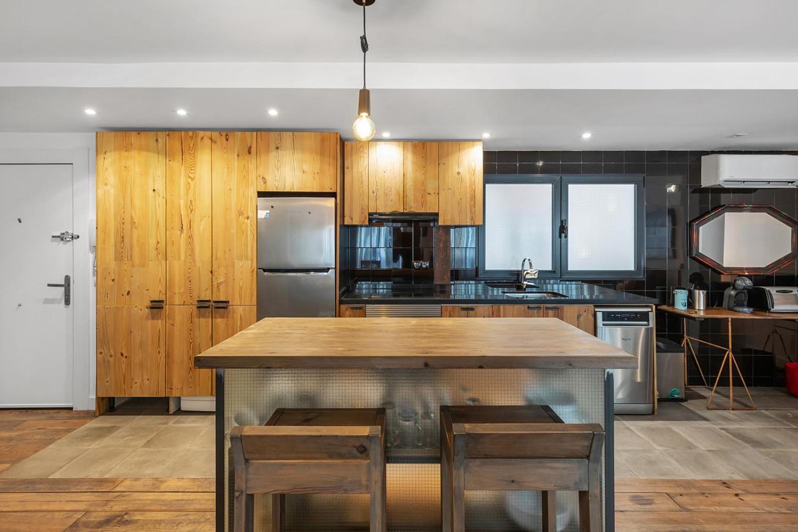 Appartement Design In Center Of With Ac