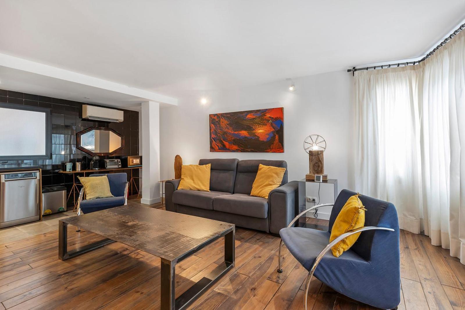 Design In Center Of With Ac Alicante