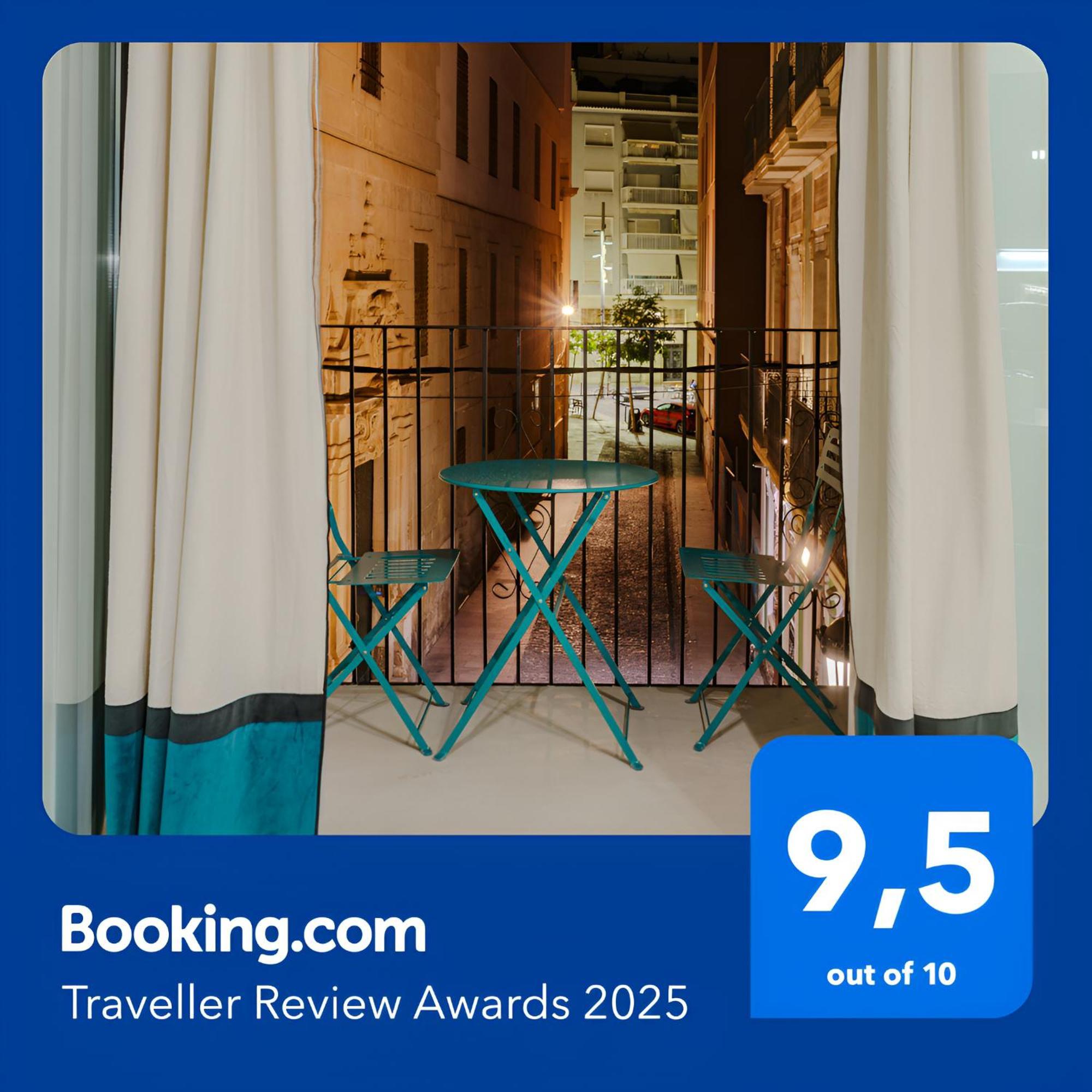 Spacious And Luxurious Mezzanine In Historic Center * Alicante