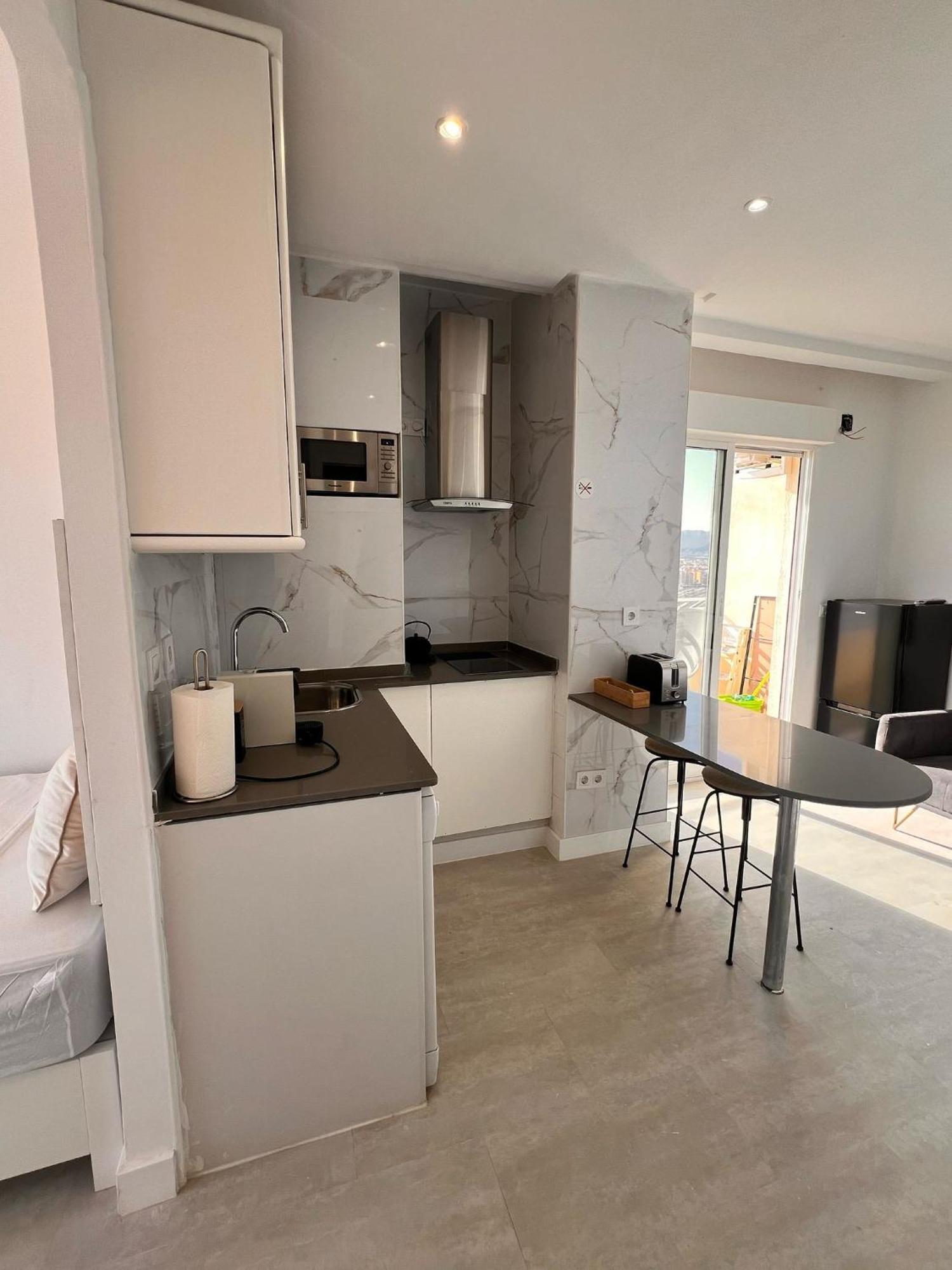 Riscal 19 By United Renters Apartamento