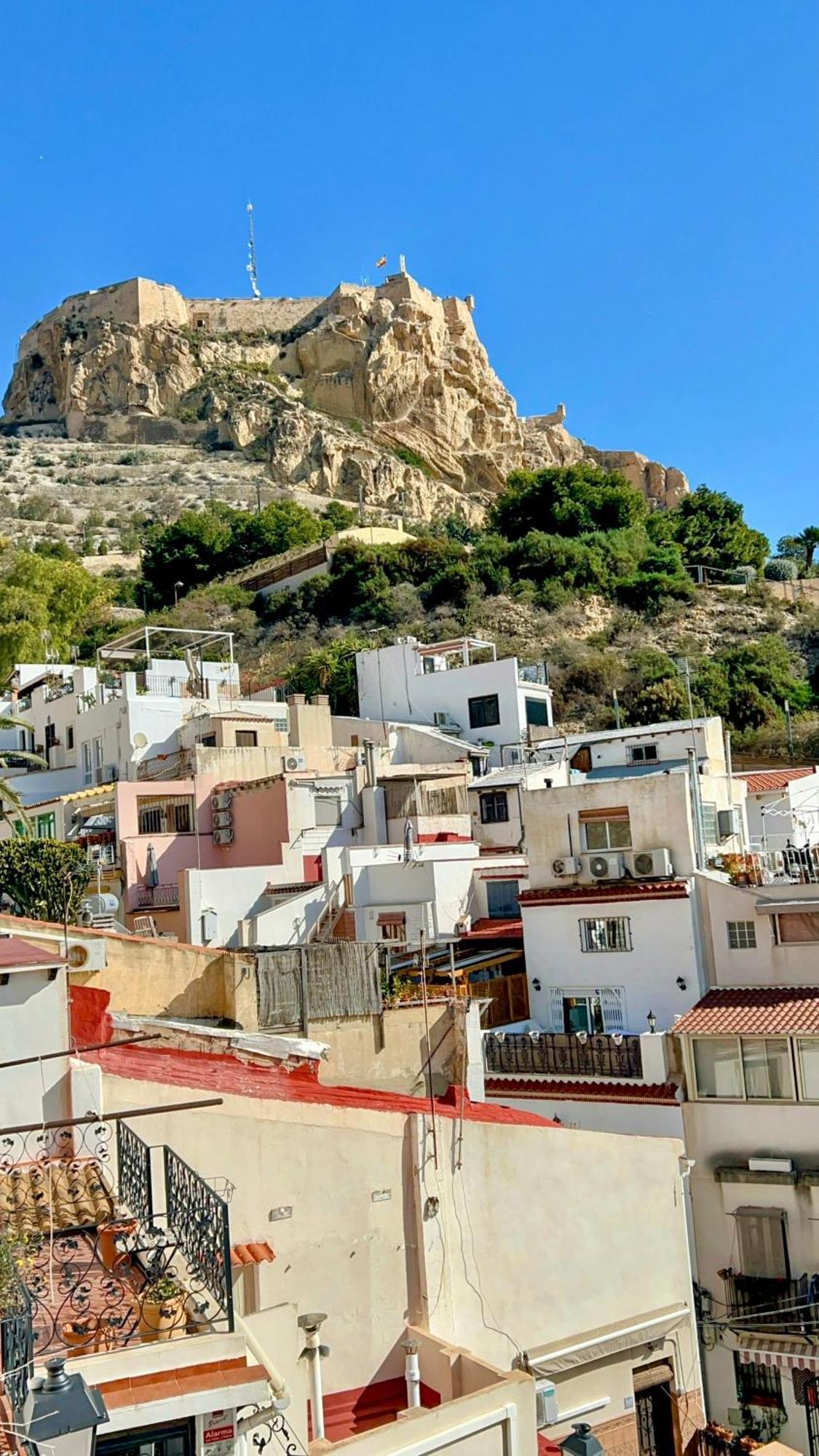 Charming House In The Historic Old Town Alicante