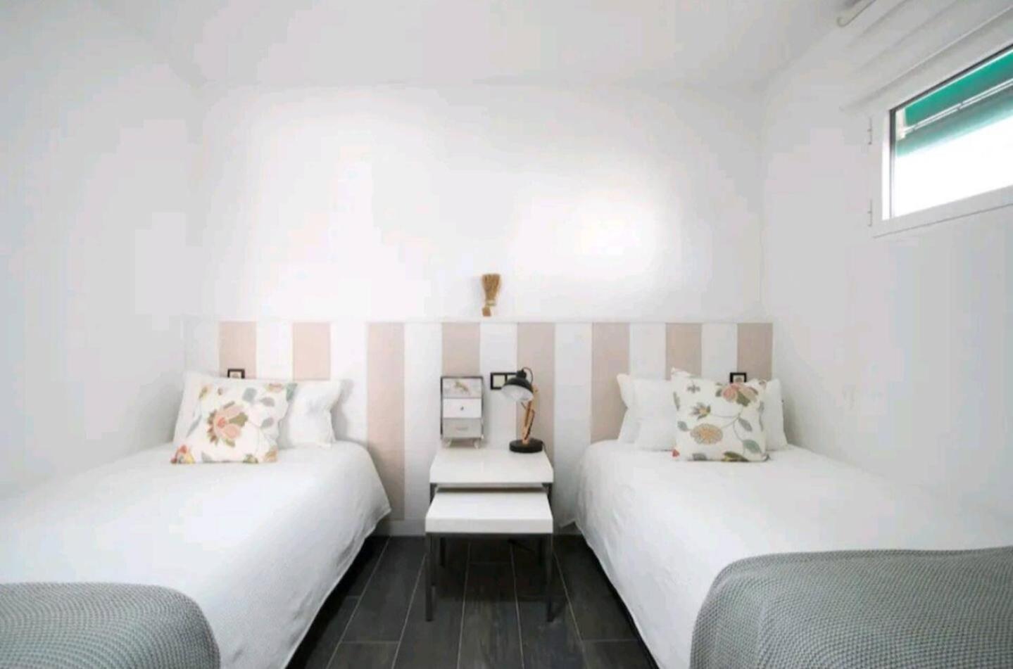 Stylish & Fully Furnished 3 Bedrooms Flat -4 Min Walk To Beautiful