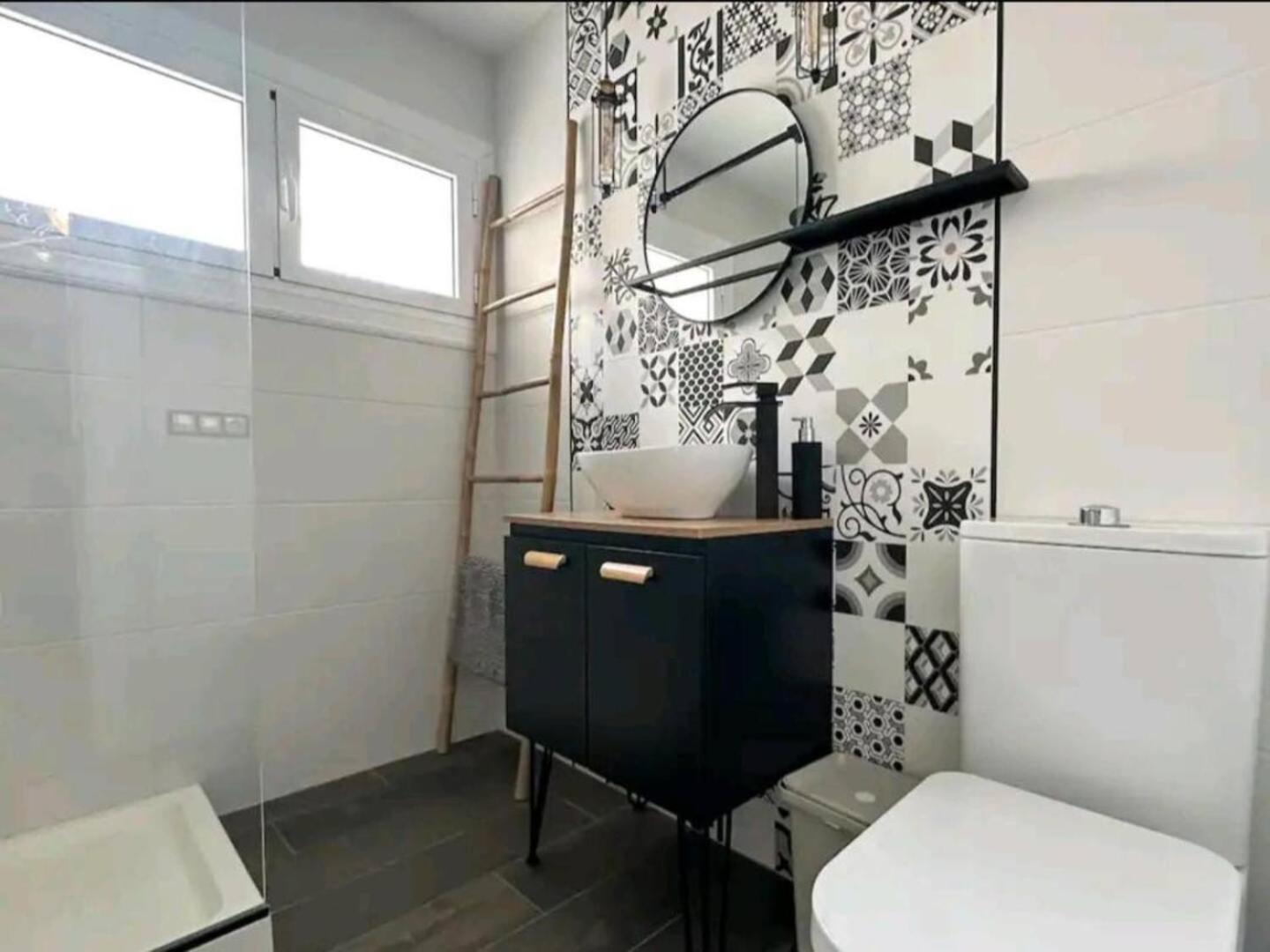 Apartment Stylish & Fully Furnished 3 Bedrooms Flat -4 Min Walk To Beautiful