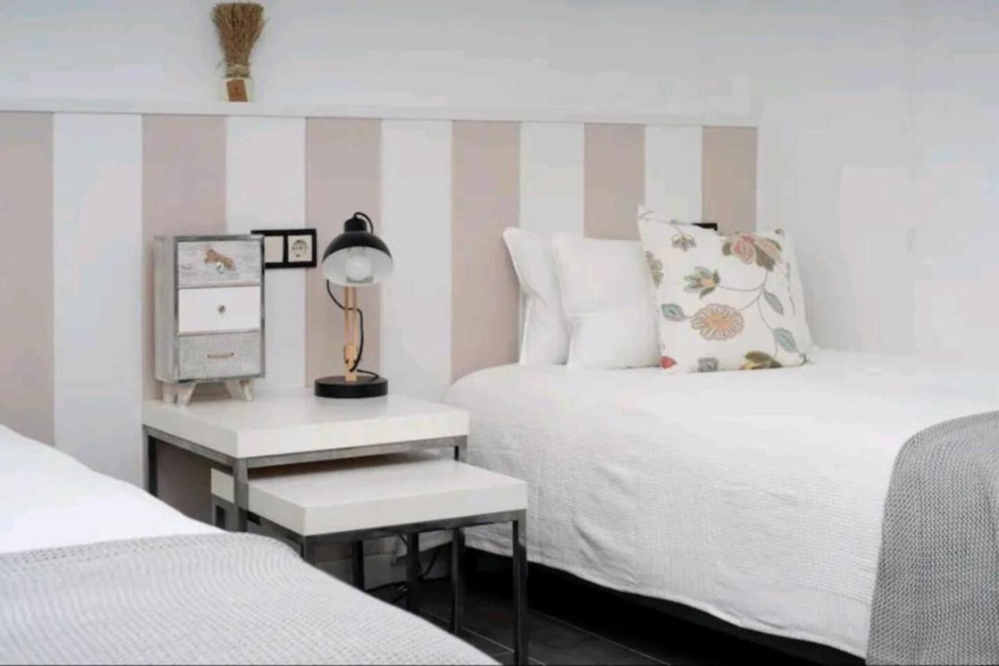 Stylish & Fully Furnished 3 Bedrooms Flat -4 Min Walk To Beautiful Apartment Alicante