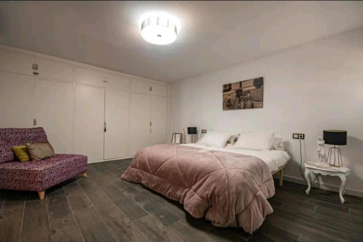 Stylish & Fully Furnished 3 Bedrooms Flat -4 Min Walk To Beautiful Alicante