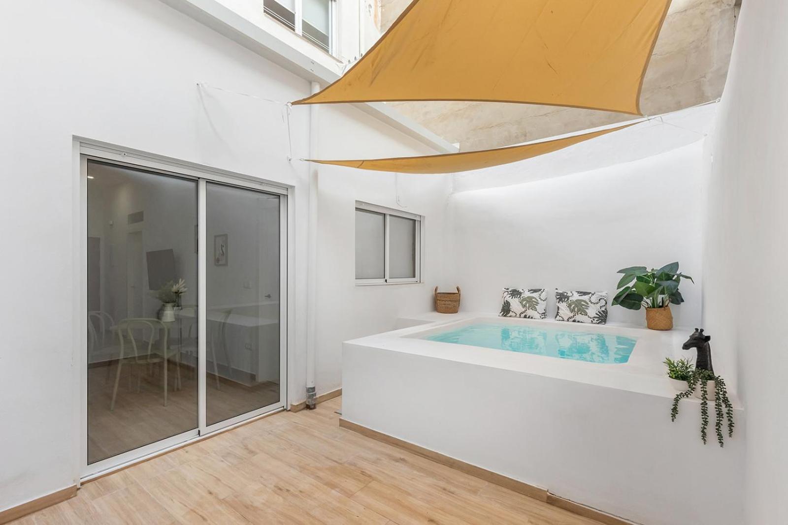 Urban Chic Oasis With Ac, Private Pool And Wifi Apartment