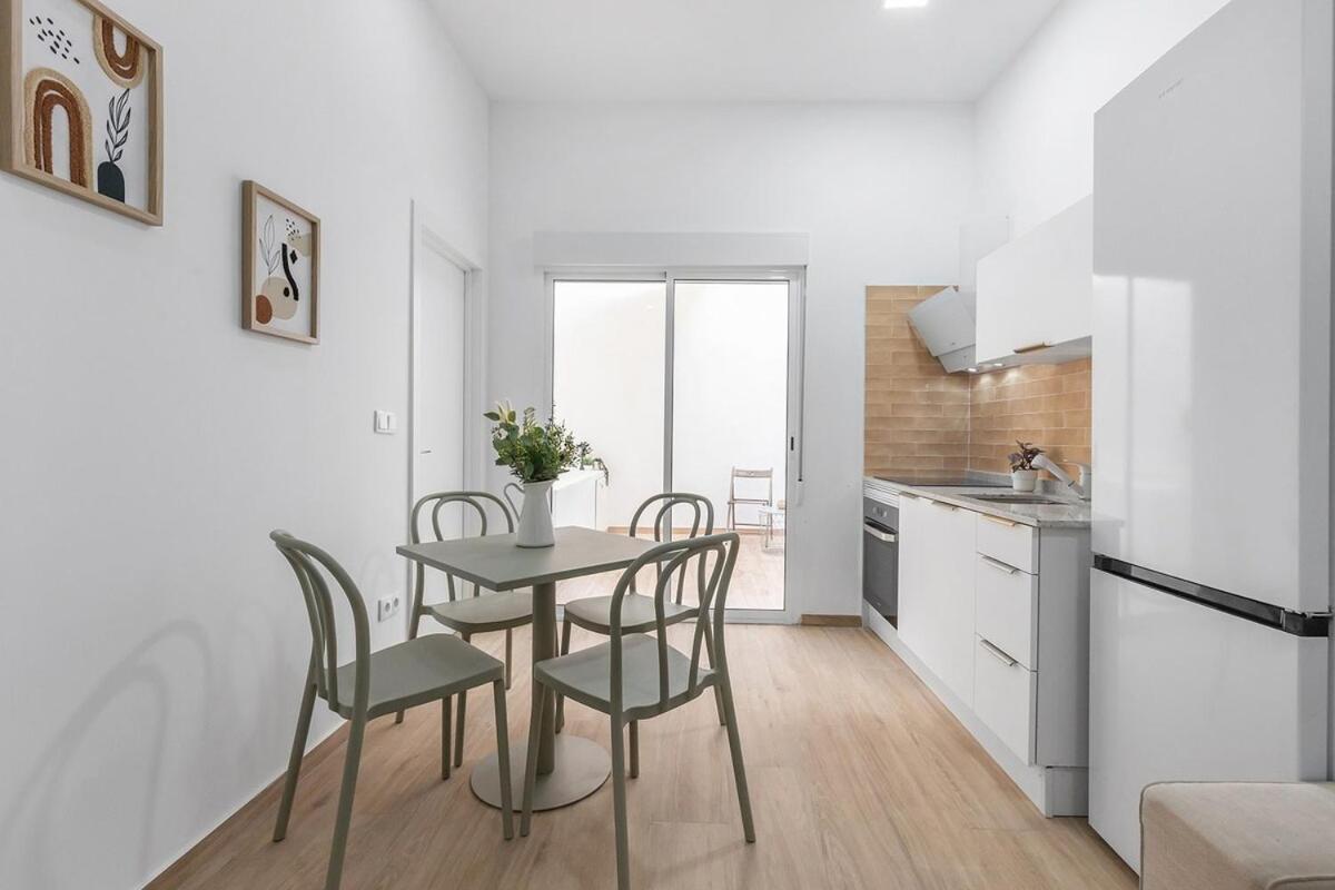 Apartment Urban Chic Oasis With Ac, Private Pool And Wifi *
