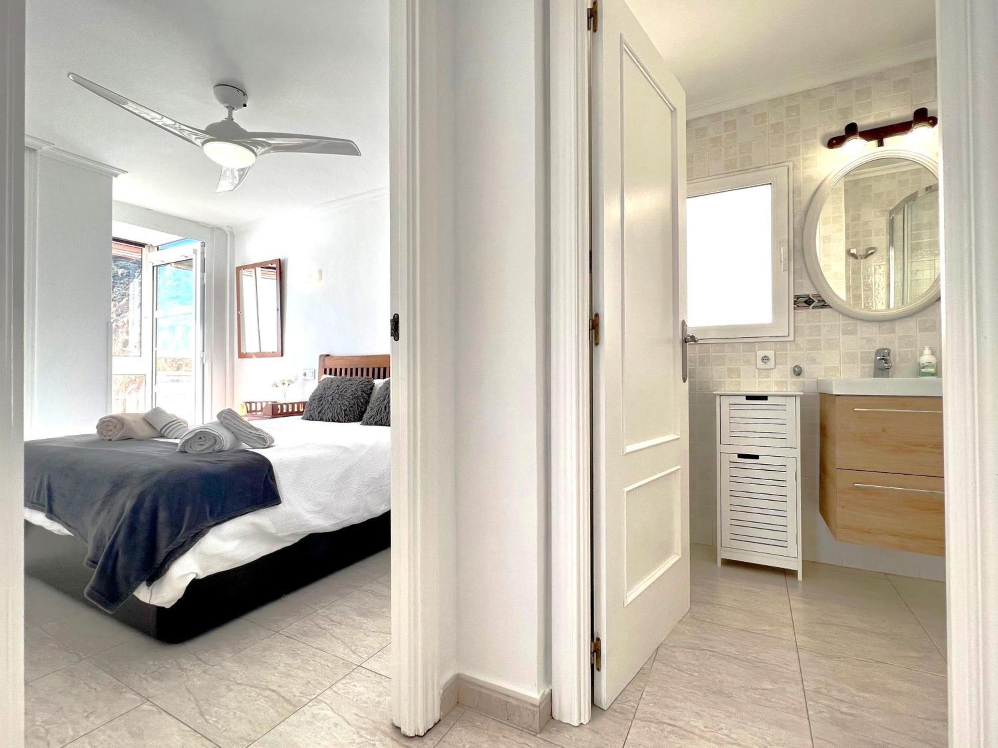 Apartamento Vistas Al Mar. Gran Salon. Playa A 1 Minuto. Wifi Alicante