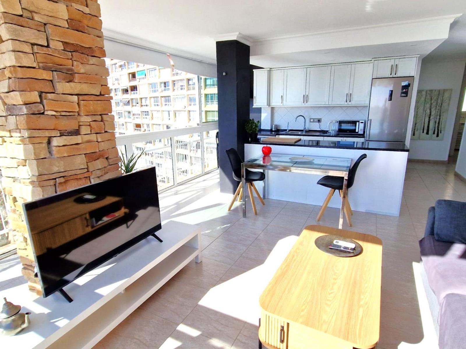 Apartamento Vistas Al Mar. Gran Salon. Playa A 1 Minuto. Wifi Alicante