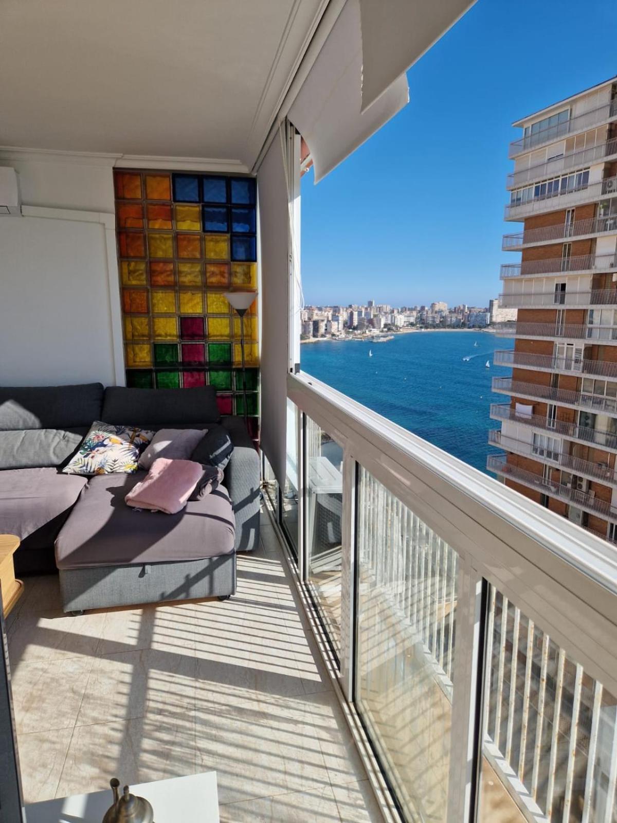 Vistas Al Mar. Gran Salon. Playa A 1 Minuto. Wifi * Alicante