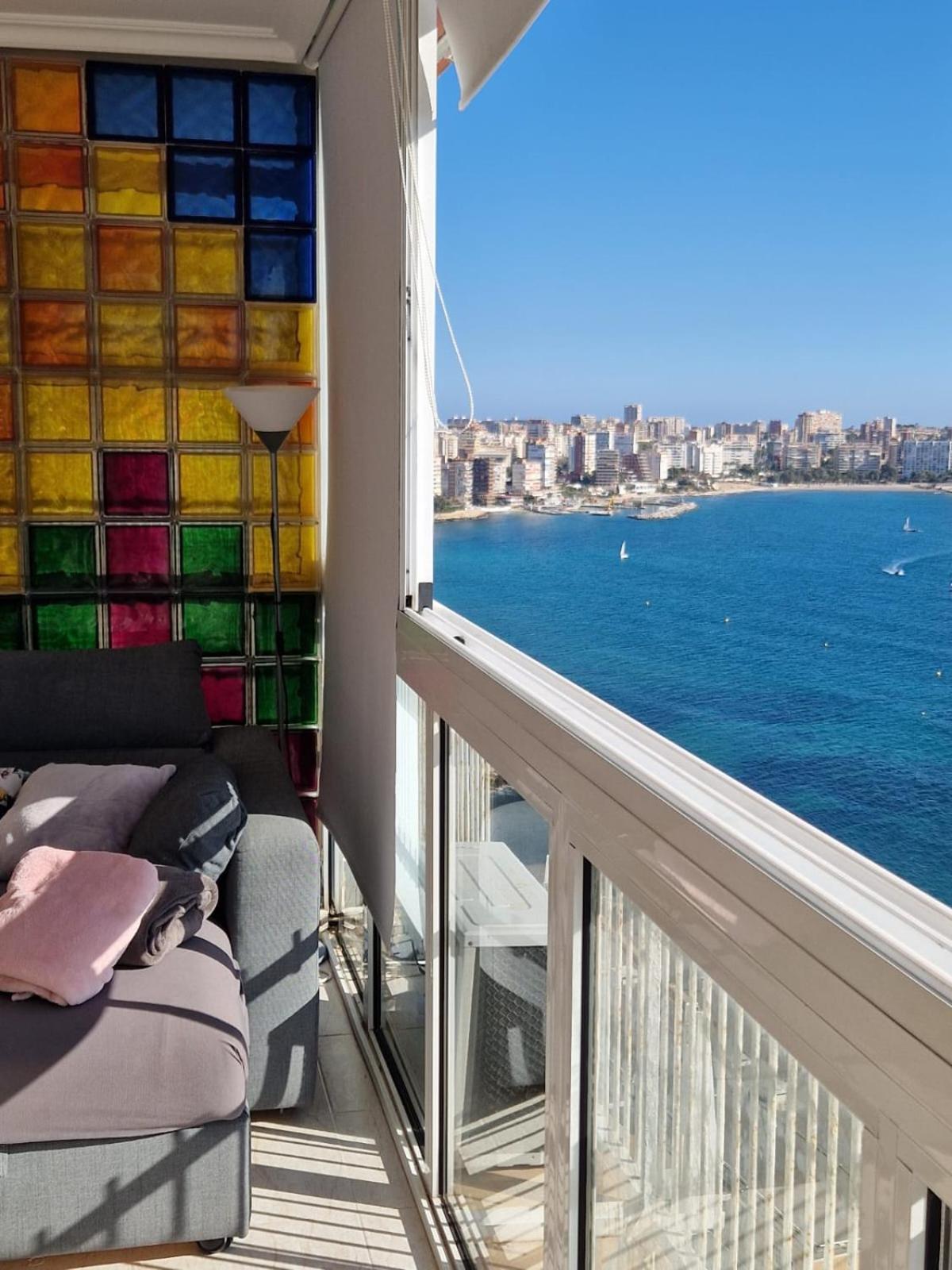 Vistas Al Mar. Gran Salon. Playa A 1 Minuto. Wifi * Alicante