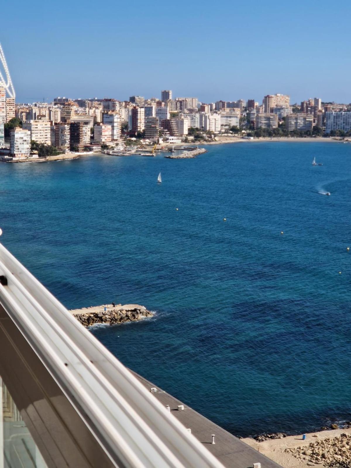 Apartment Vistas Al Mar. Gran Salon. Playa A 1 Minuto. Wifi