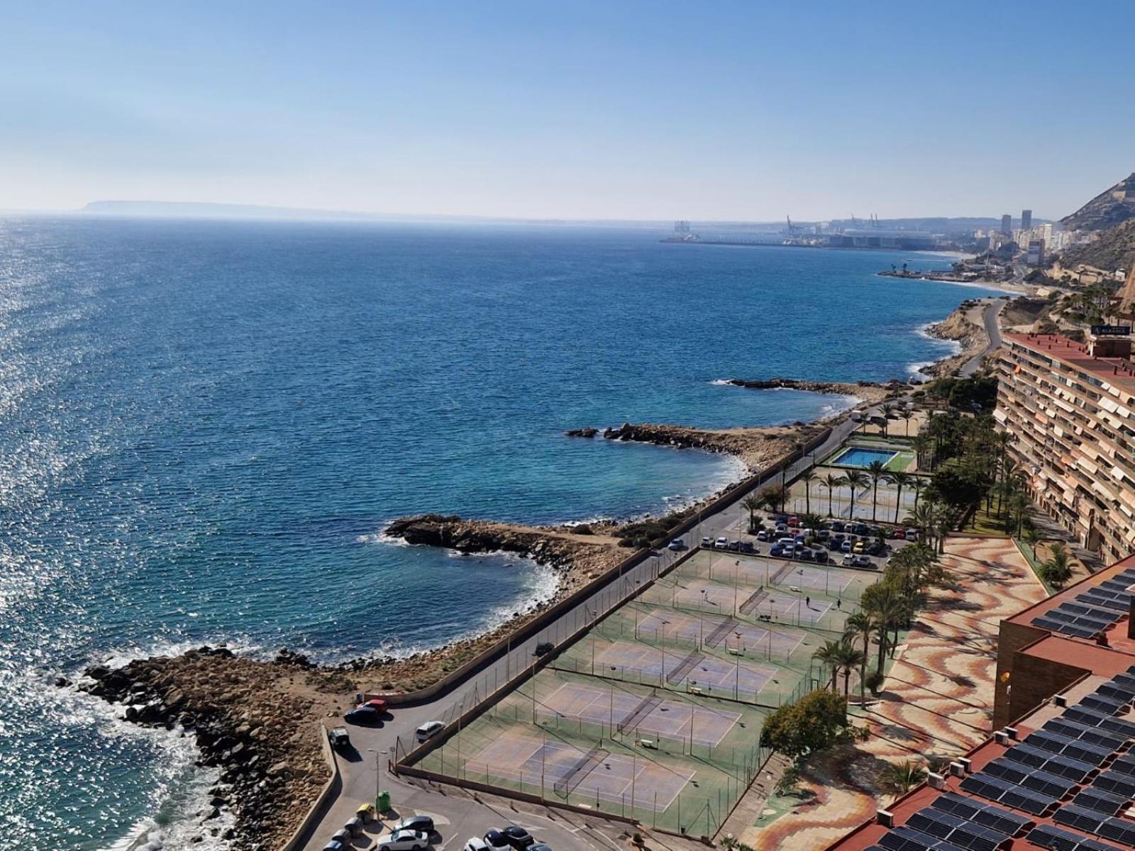 Vistas Al Mar. Gran Salon. Playa A 1 Minuto. Wifi