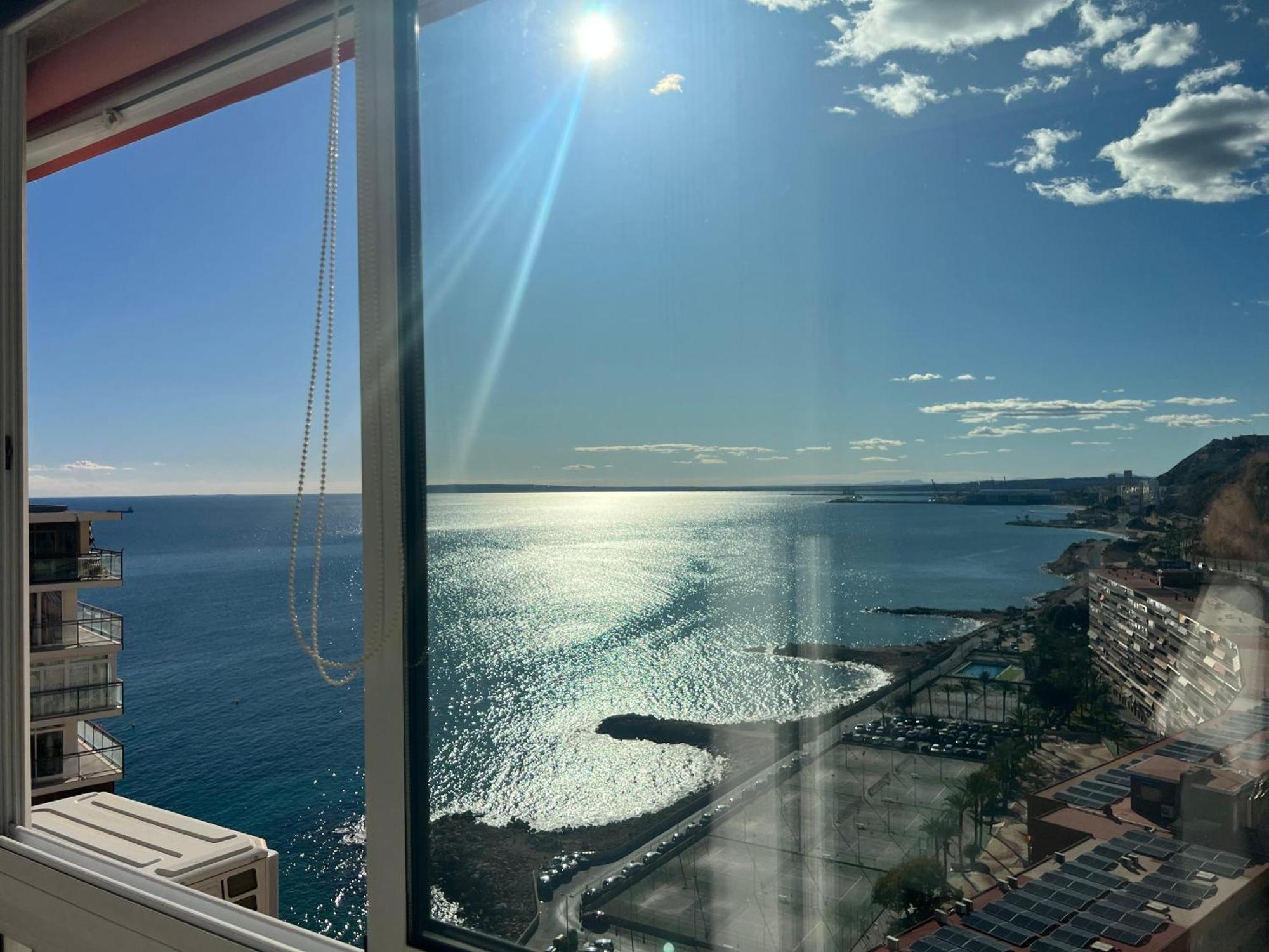 Vistas Al Mar. Gran Salon. Playa A 1 Minuto. Wifi Alicante