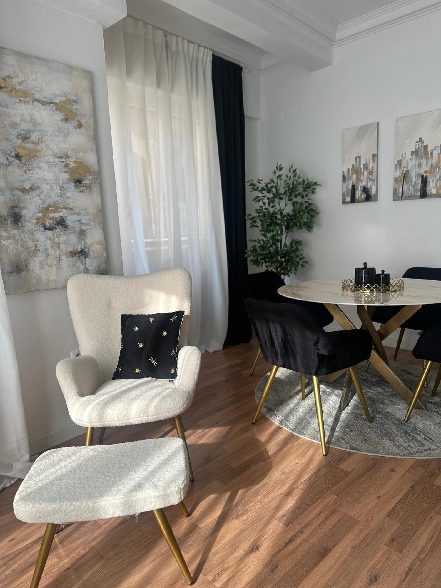 Apartment Rambla Flat 10 *