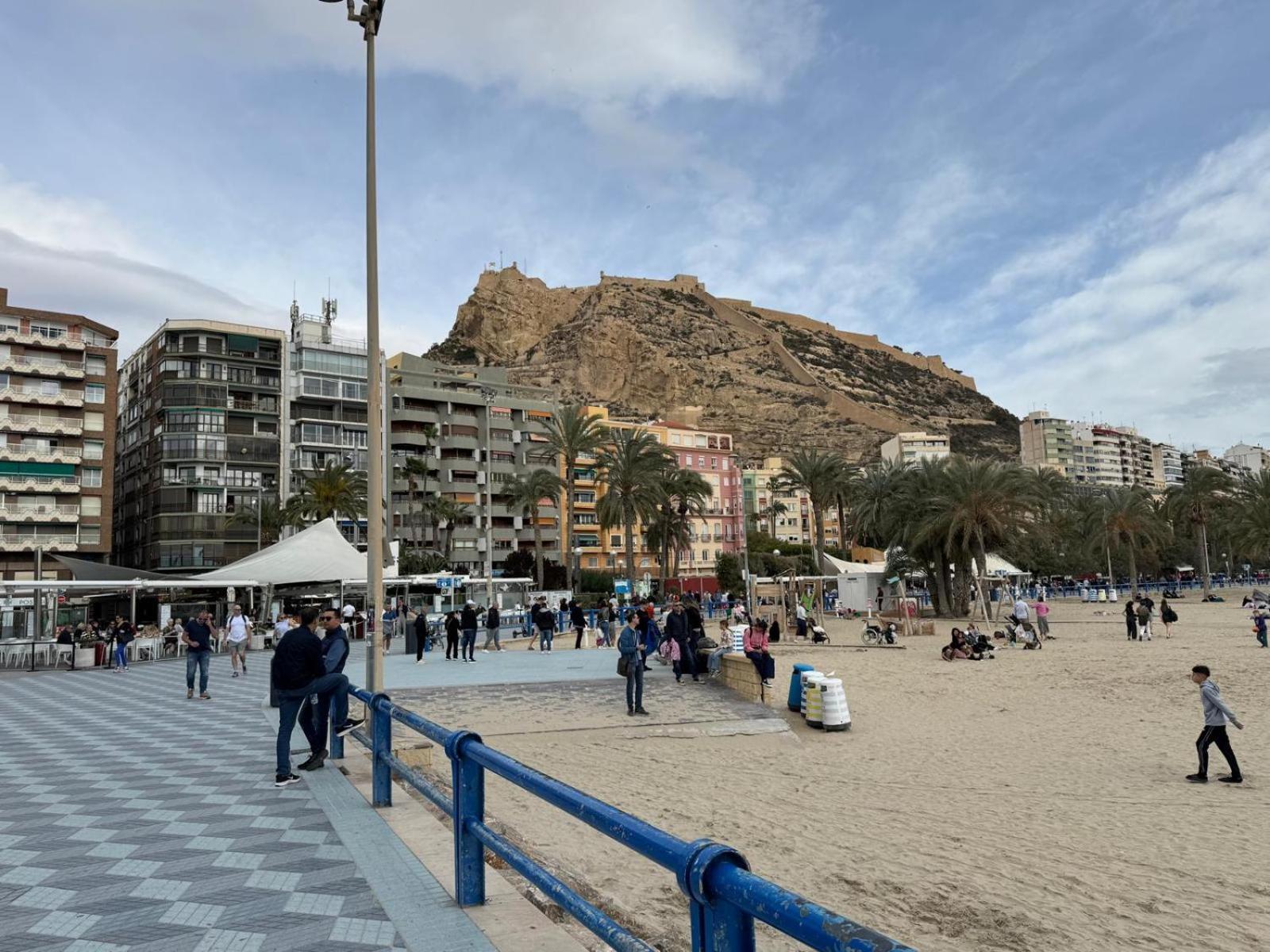 Playa Postiguet Apartment *