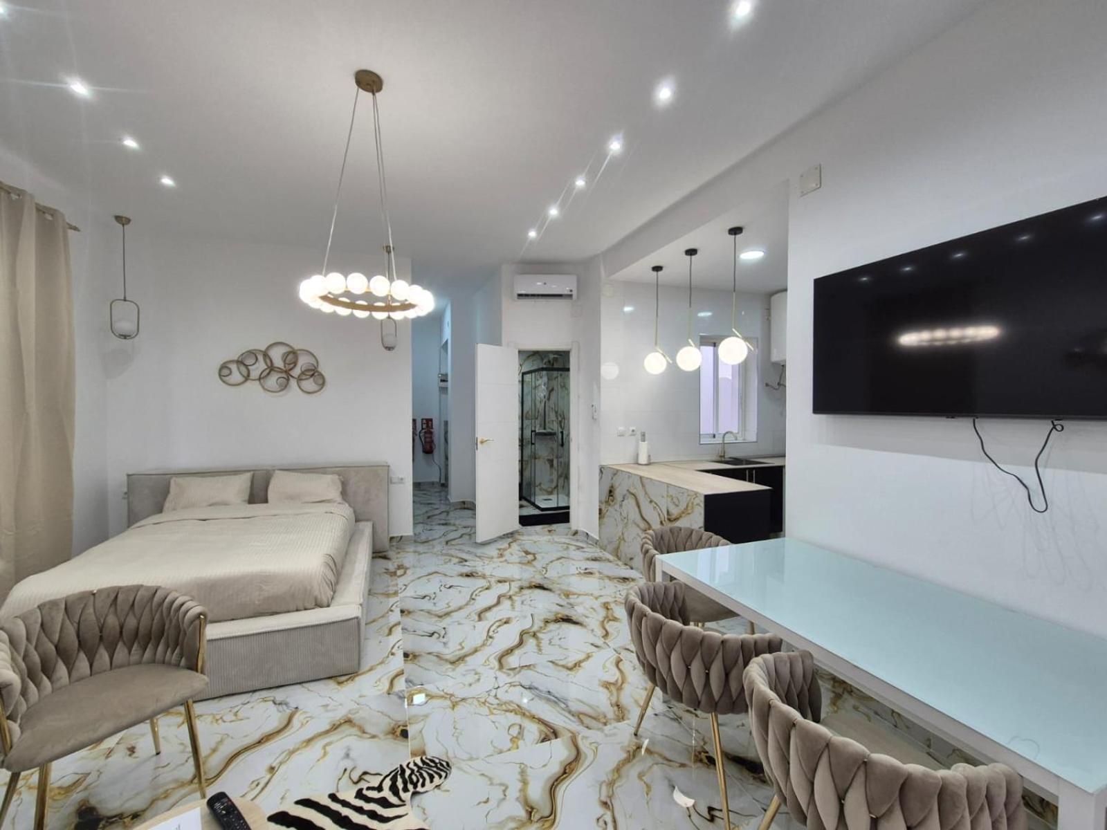 Downtown Apartment *