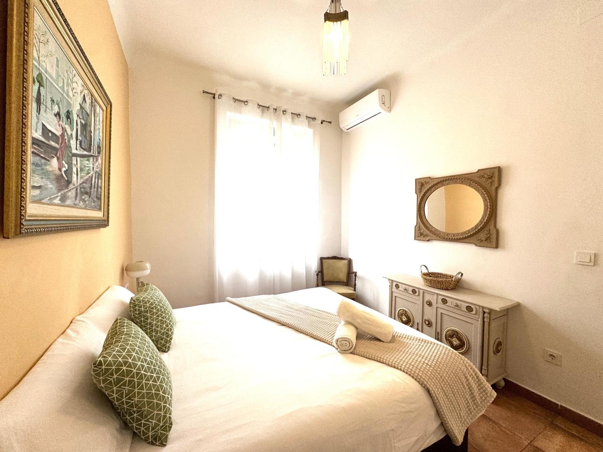 Coqueto Junto Auditorio De Appartement *