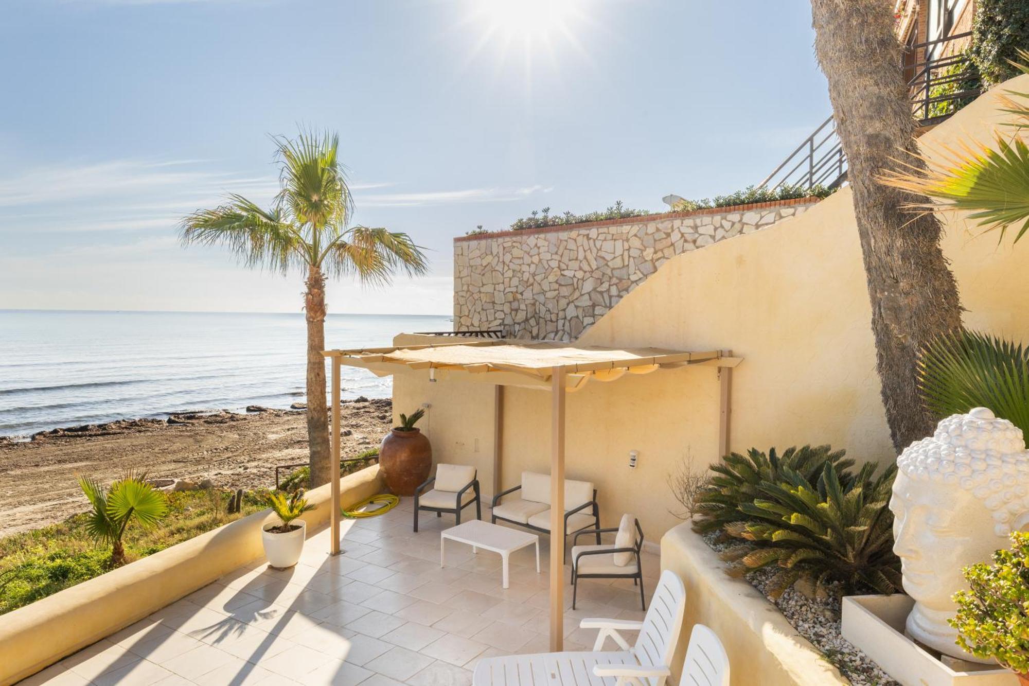 Excepcional Amanecer Al Borde De Playa Y Mar, En Roquetes Apartamento *