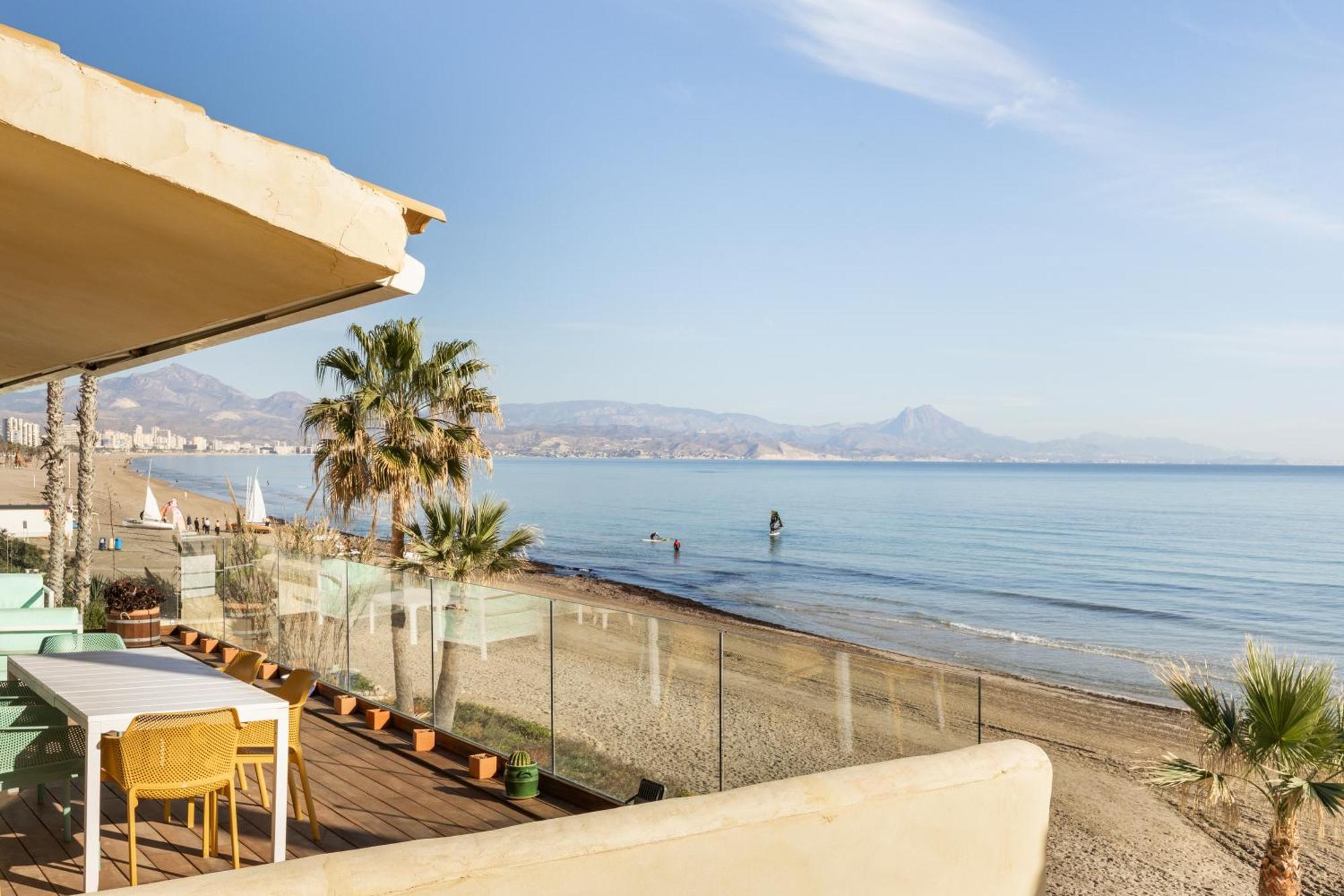 Apartamento Excepcional Amanecer Al Borde De Playa Y Mar, En Roquetes *