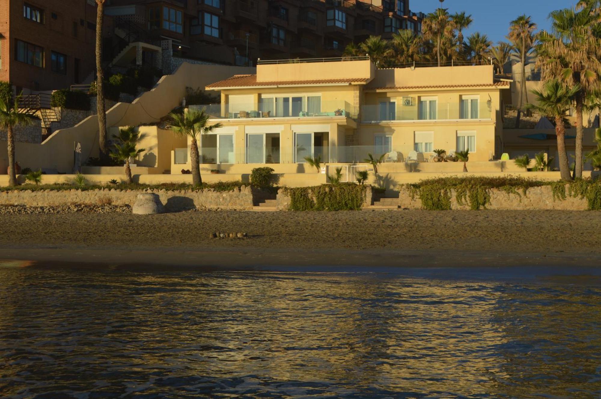 Apartamento Excepcional Amanecer Al Borde De Playa Y Mar, En Roquetes