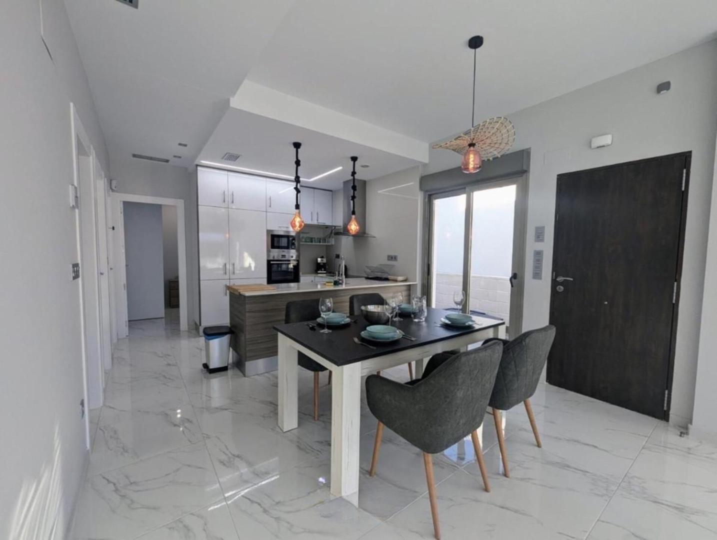 Fee4me Villa, Pool, Roofterrace & Relax Villa Alicante