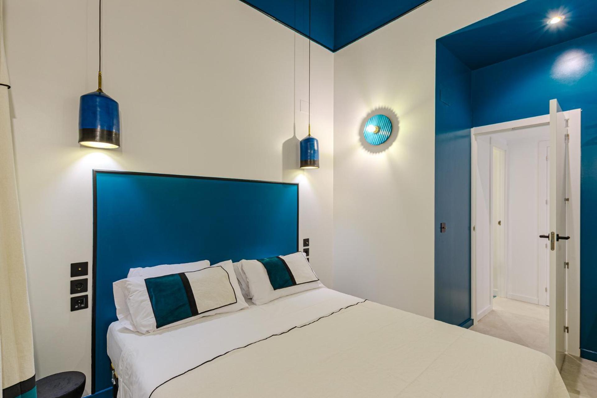 Spacious And Luxurious Mezzanine In Historic Center Alicante