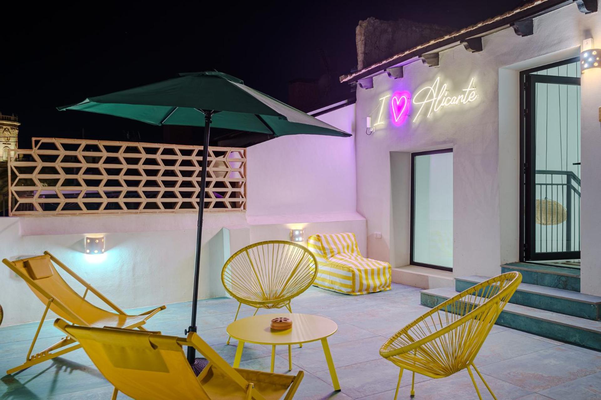 Refined And Practical In Historic Center Of Apartamento Alicante