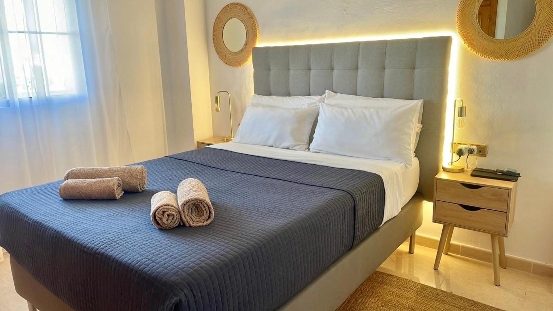 Casa Andres. Two Bed Penthouse Pool & Terrace * Alicante