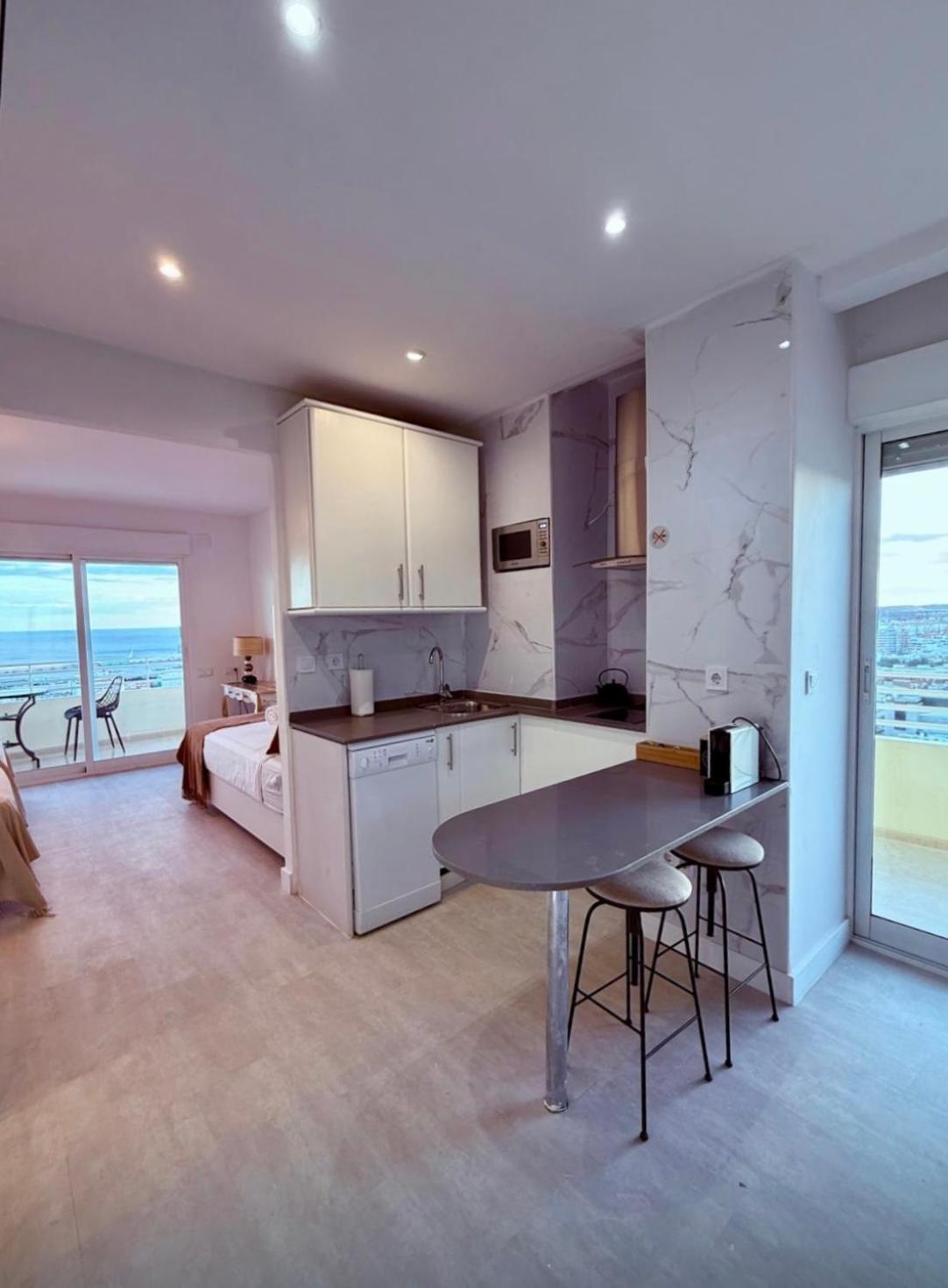Riscal 19 By United Renters Apartment