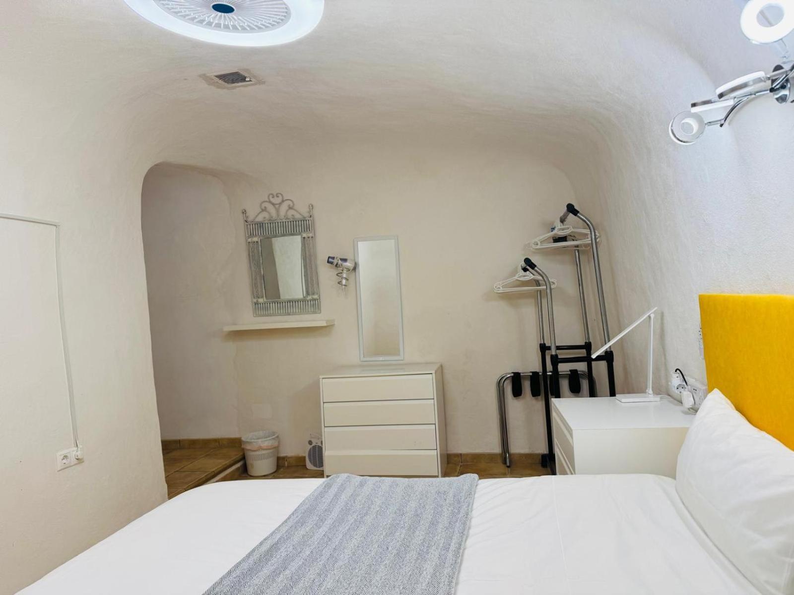 Cave House With 3 Bedrooms *