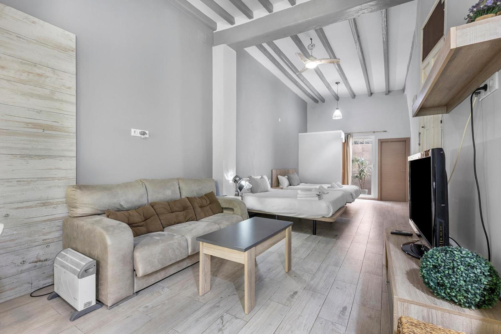 Modern & Bright Loft Near Market