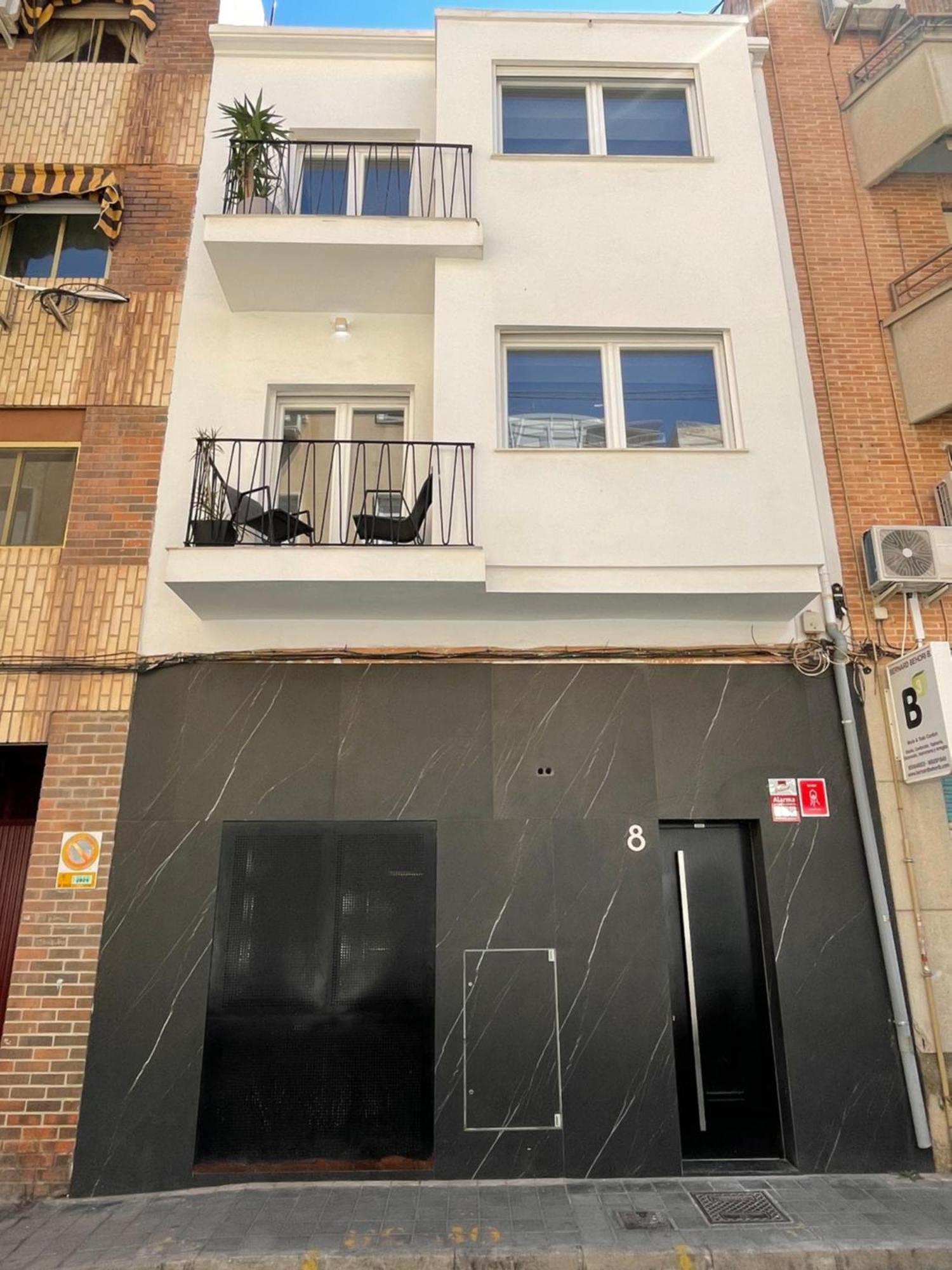 Apartment 2 *